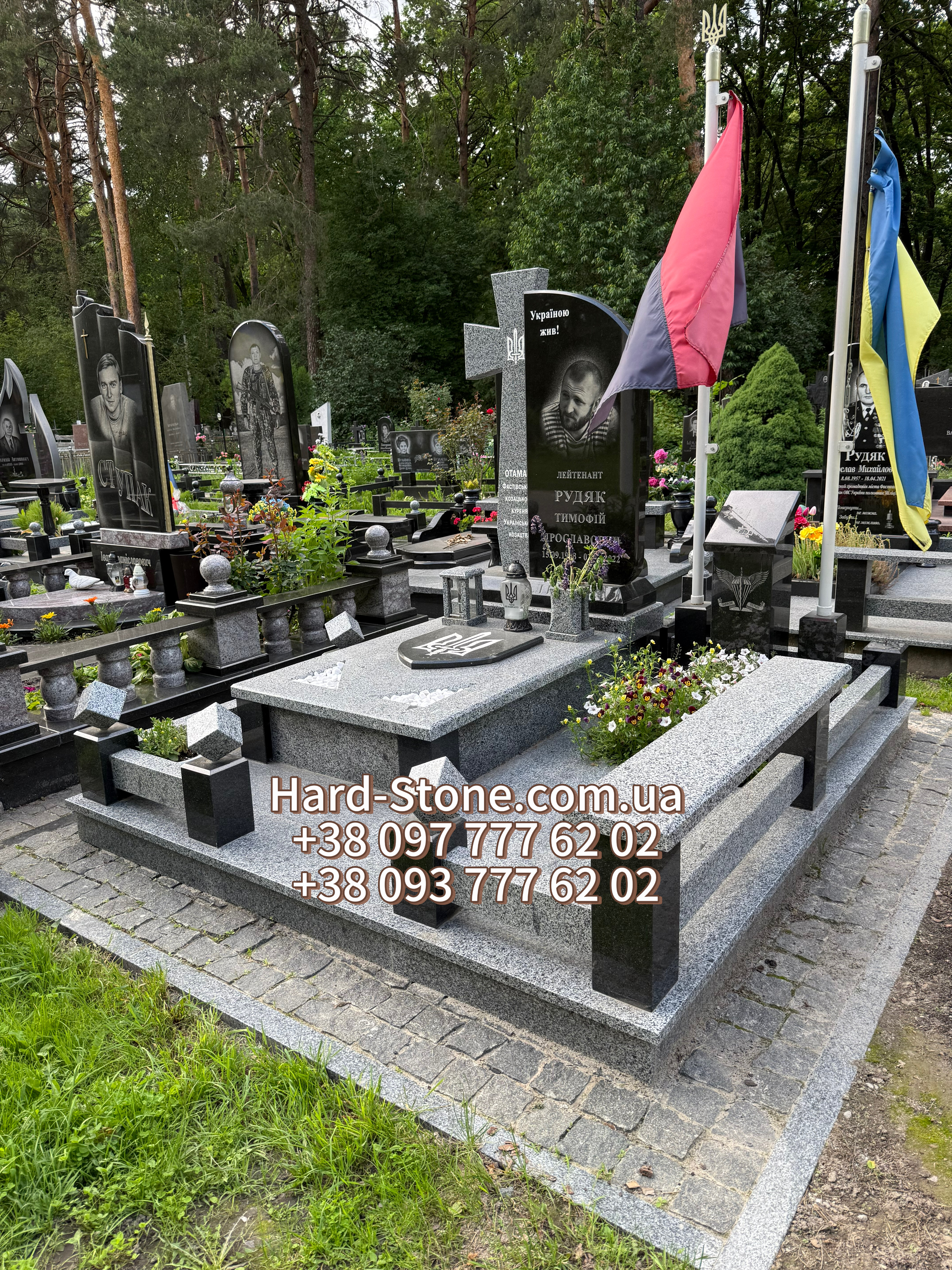 Пам'ятник військовому  "Козацький Хрест"