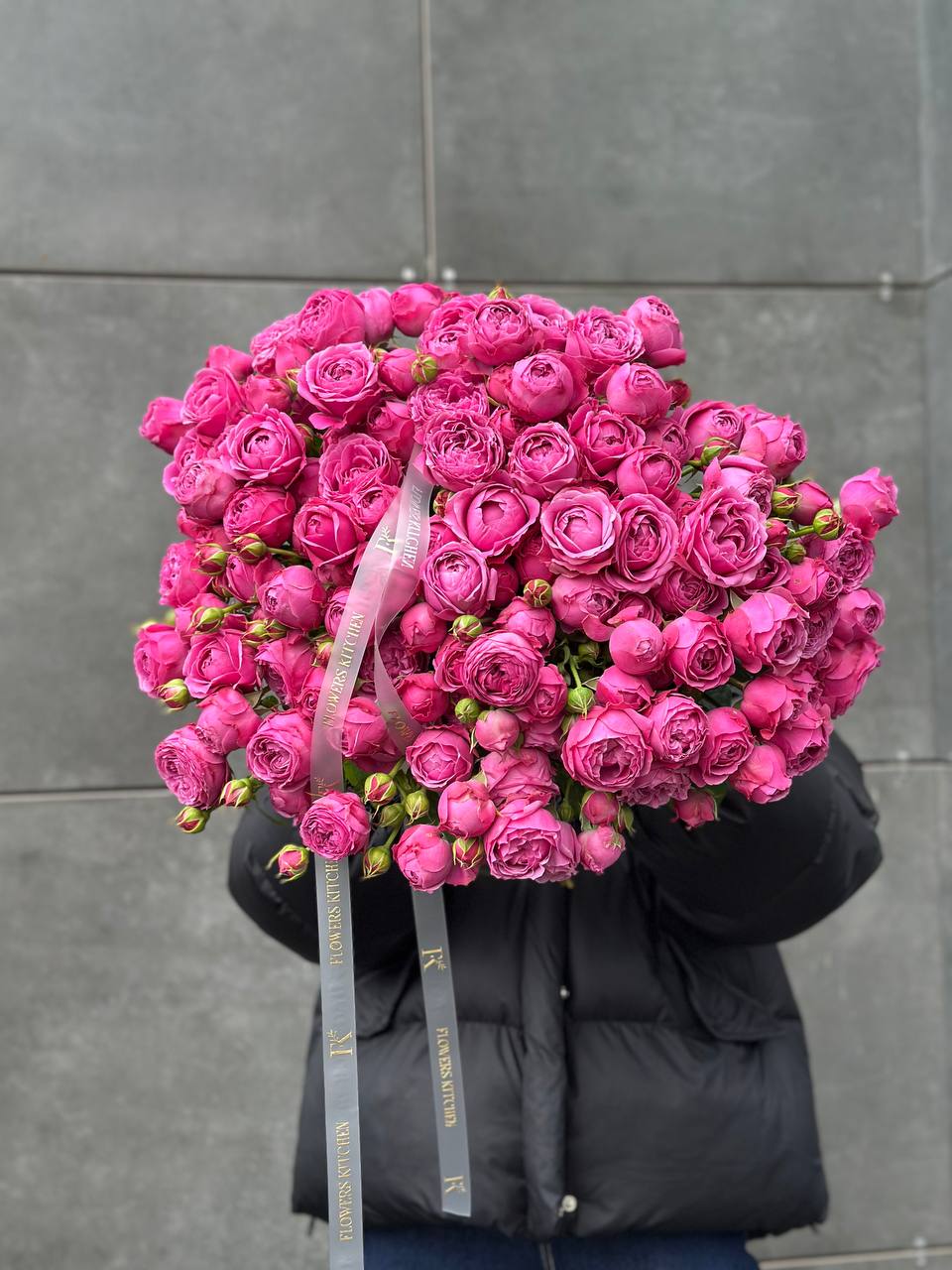 Кущові піоновидні троянди сорту Misty Bubbles