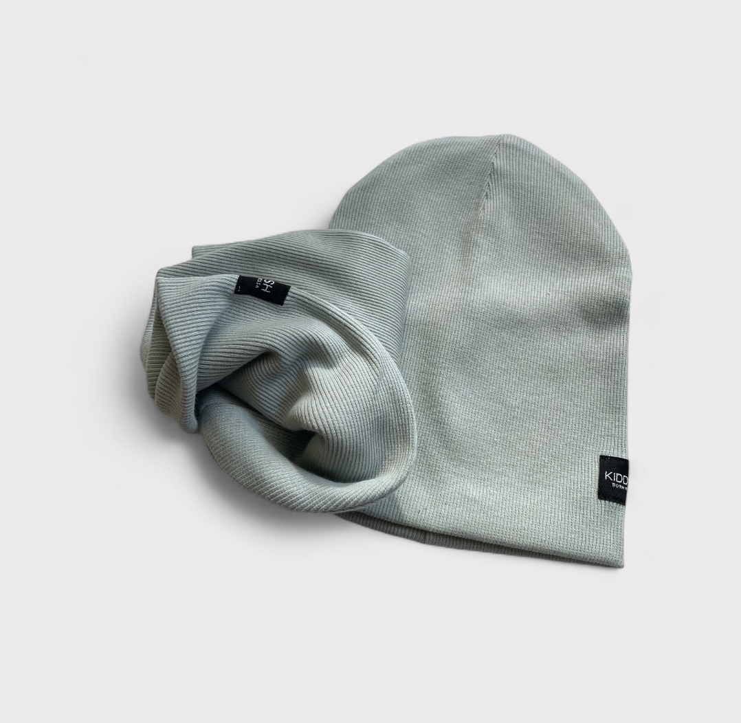 Базова шапка - світла олива