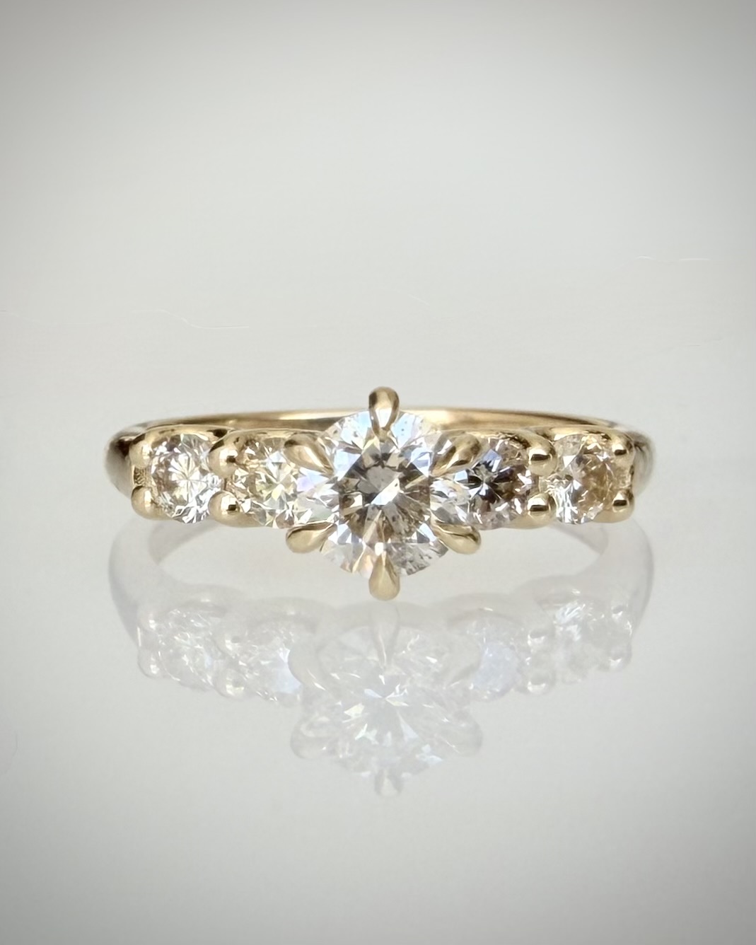 Luonnontimanttisormus 0,87 ct 14K keltakulta
