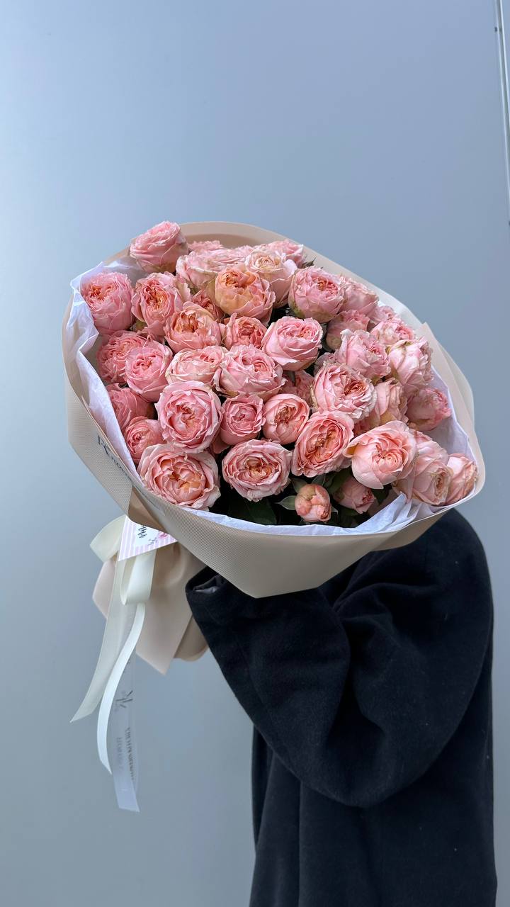 Моно букет кущової піоновидної троянди сорту Georgia Peach