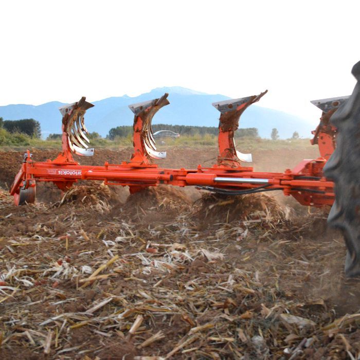 Оборотний плуг MASTER V4