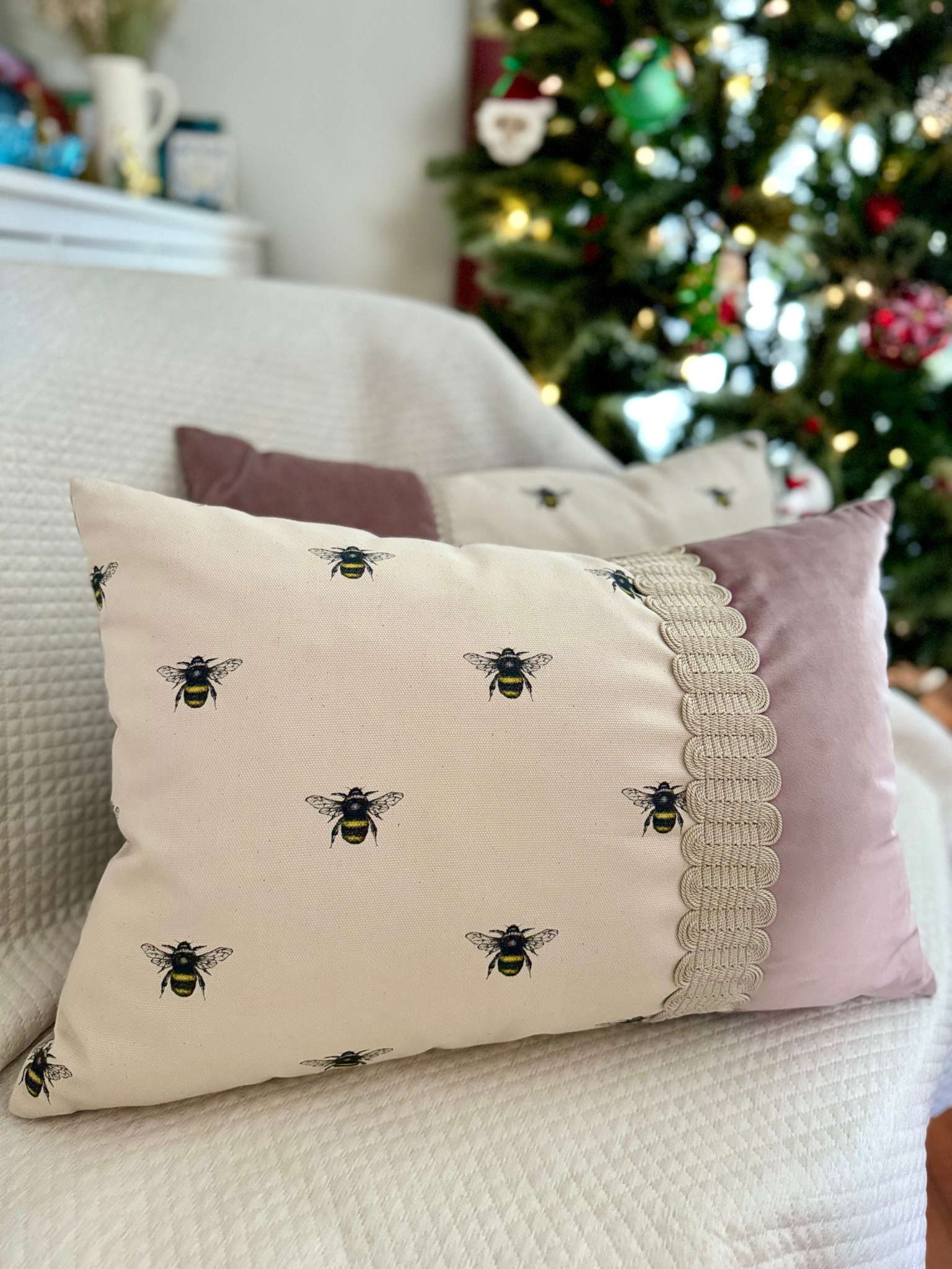 Decorative pillow Bees