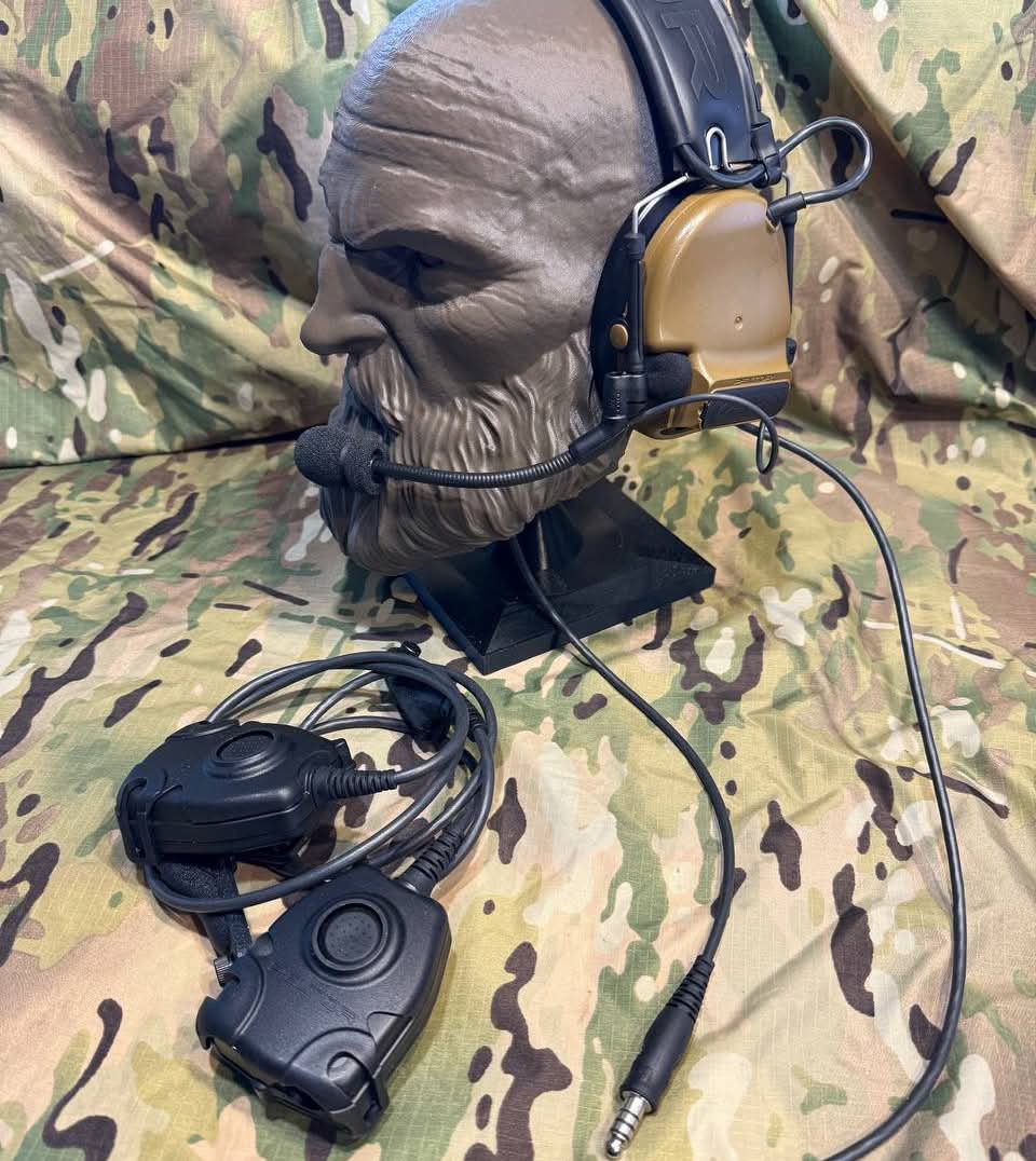 Оригінальна двоканальна активна гарнітура "3M PELTOR COMTAC III DUALCOM" від шведського преміум бренду "3M PELTOR".