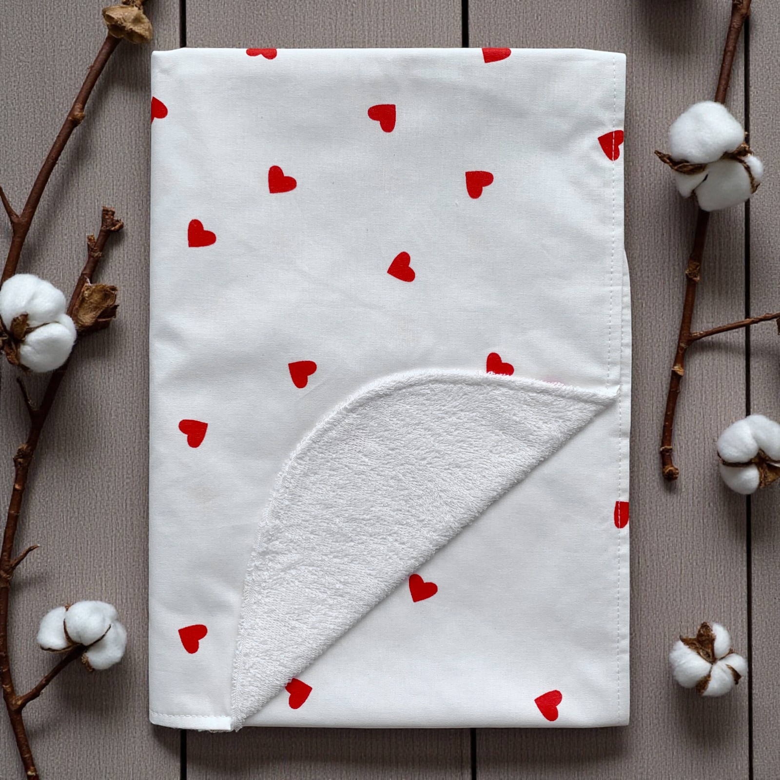 Пелюшка непромокаюча 100 х 70 см Серця червоні
