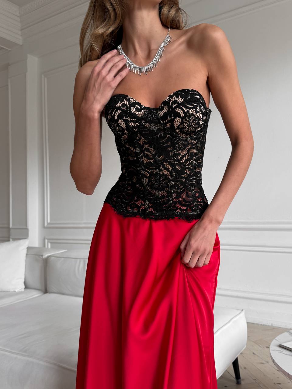 Корсет мереживний чорний з чашками