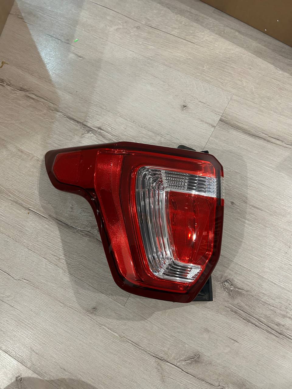 Ford Explorer б.у оригінал Ліва в крило 2016 - 2019 роки