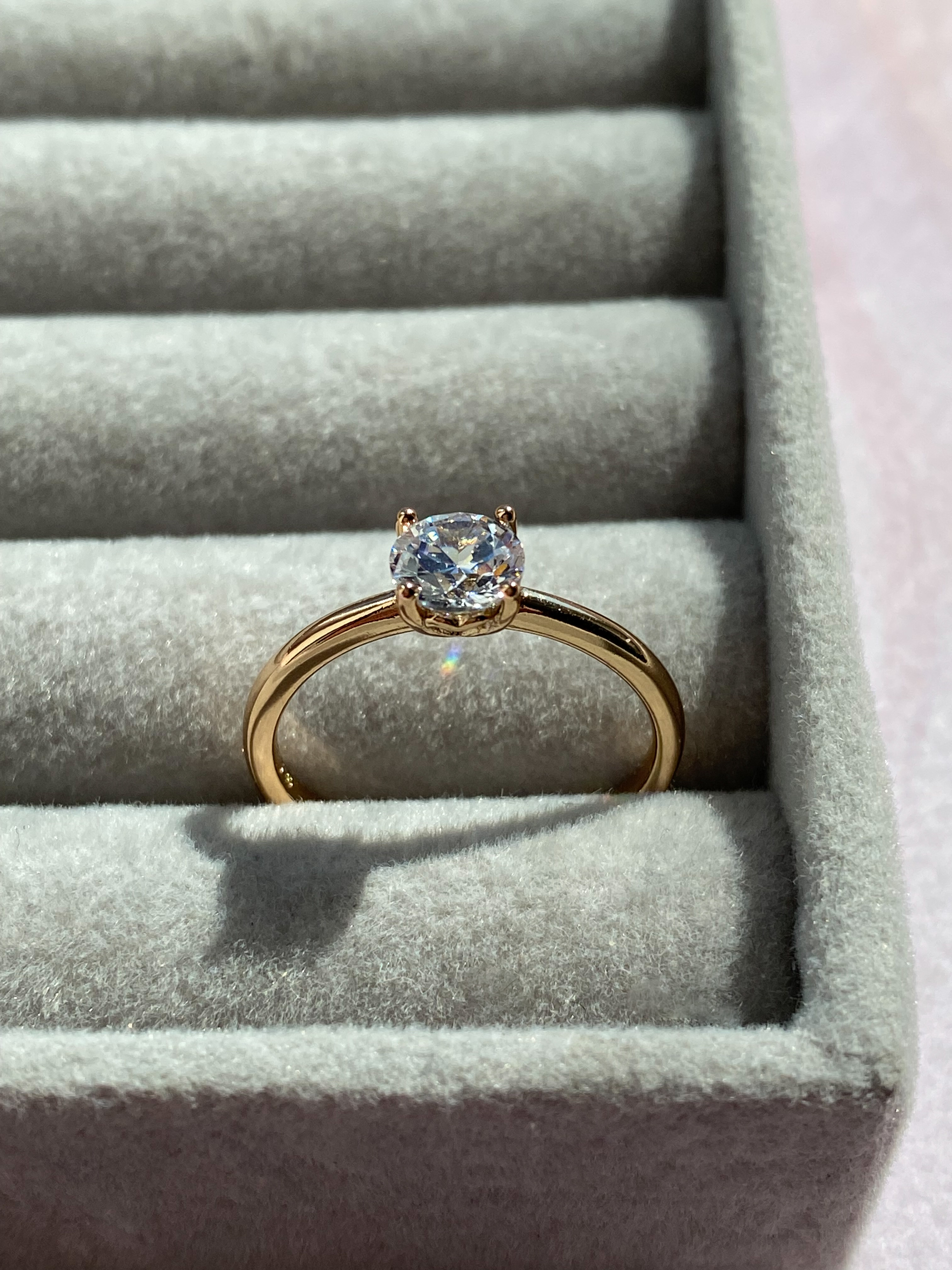 Каблучка із цирконієм