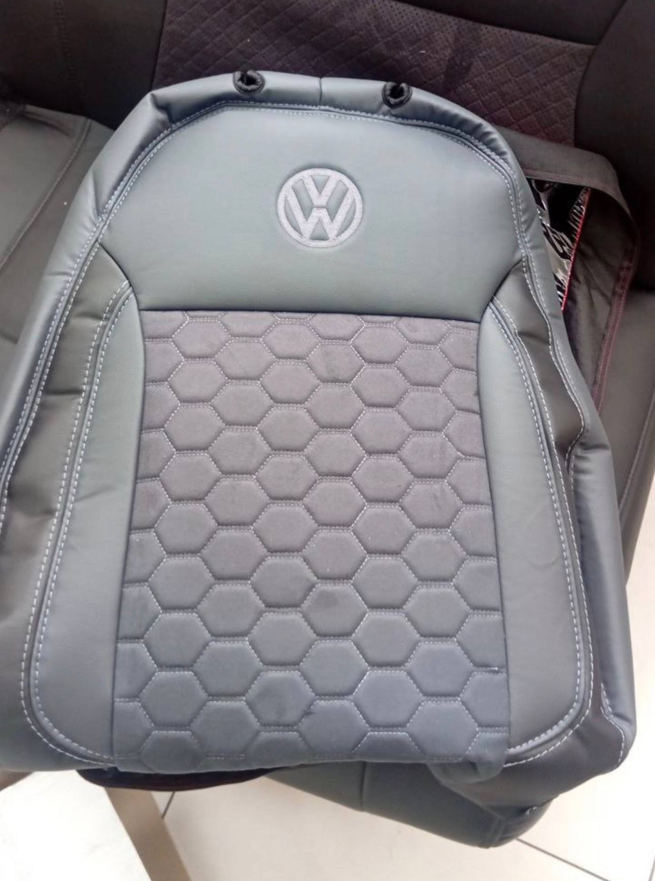 Volkswagen Jetta 6 без заднього підлокітника