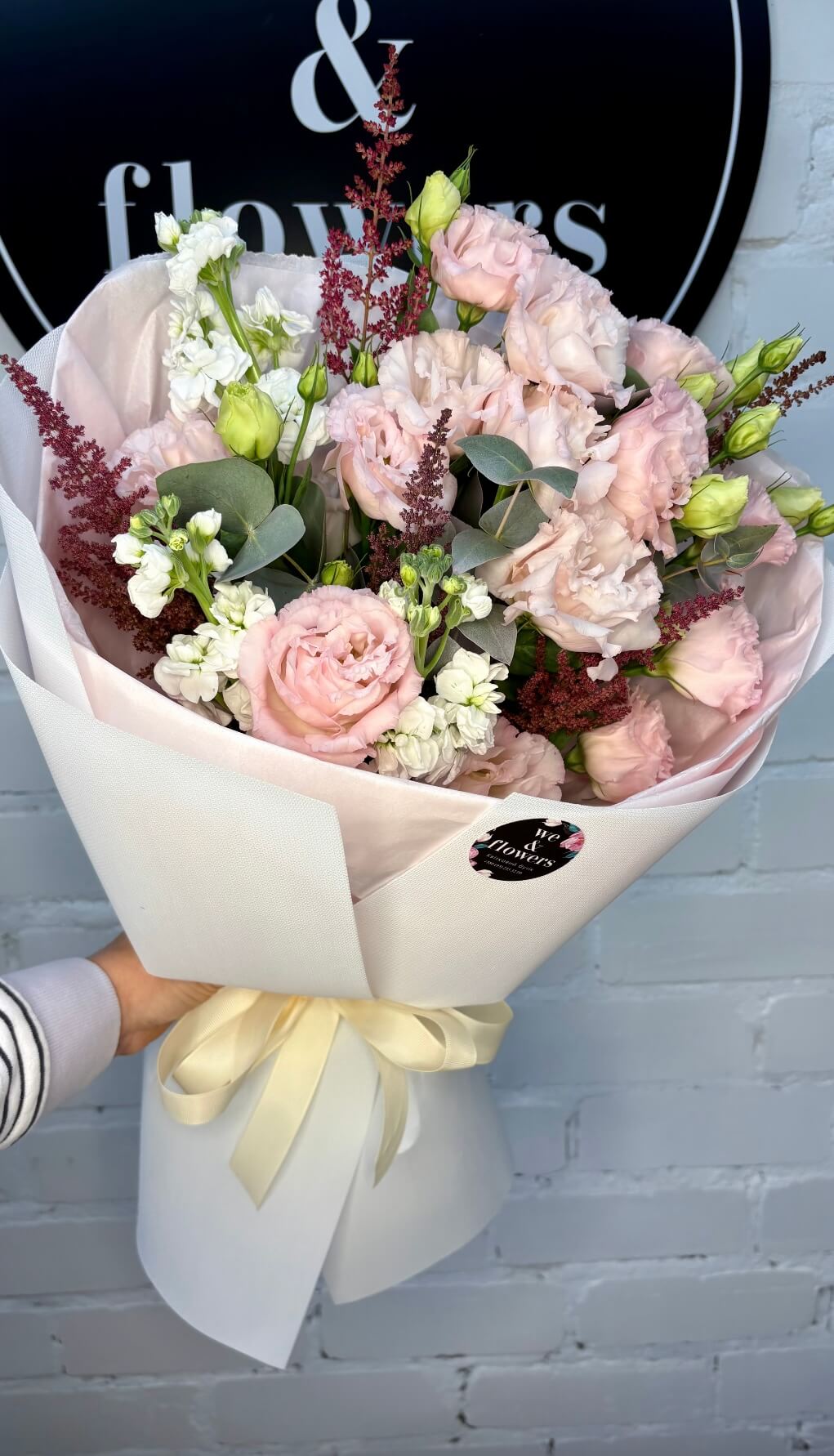 Збірний букет з еустоми, матіоли та астільби