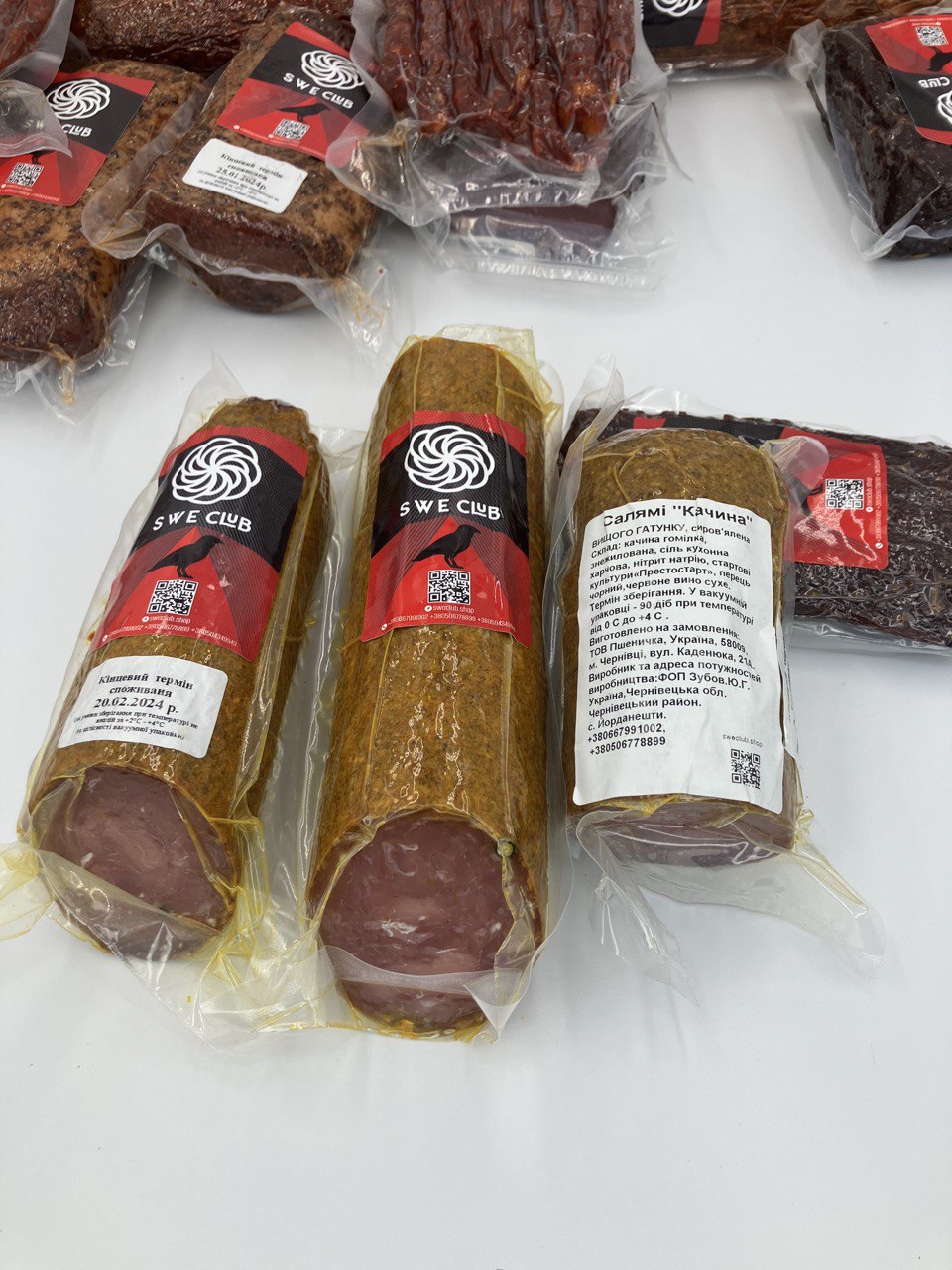 Салямі Качина, батон ковбаси + - 300г, ціна - 185 грн, за 1кг - 615 грн.