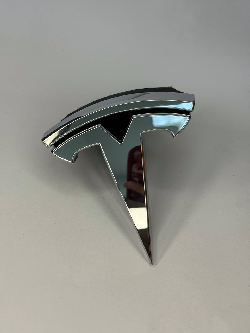 Емблема Tesla MS