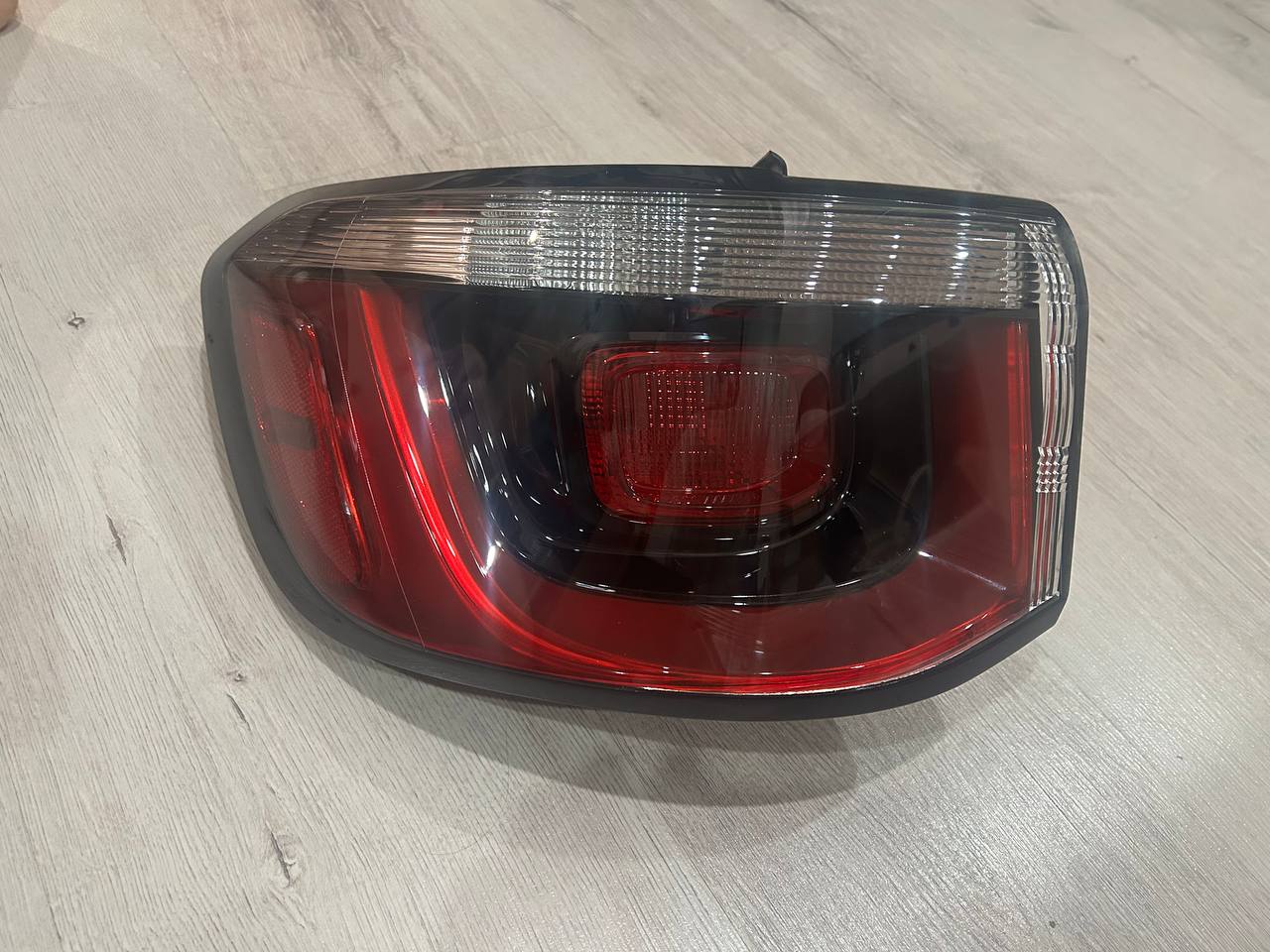 Jeep Compass 2 Ліва сторона Б/у оригінал (Водійська сторона в крило)  2017 - 2024 роки