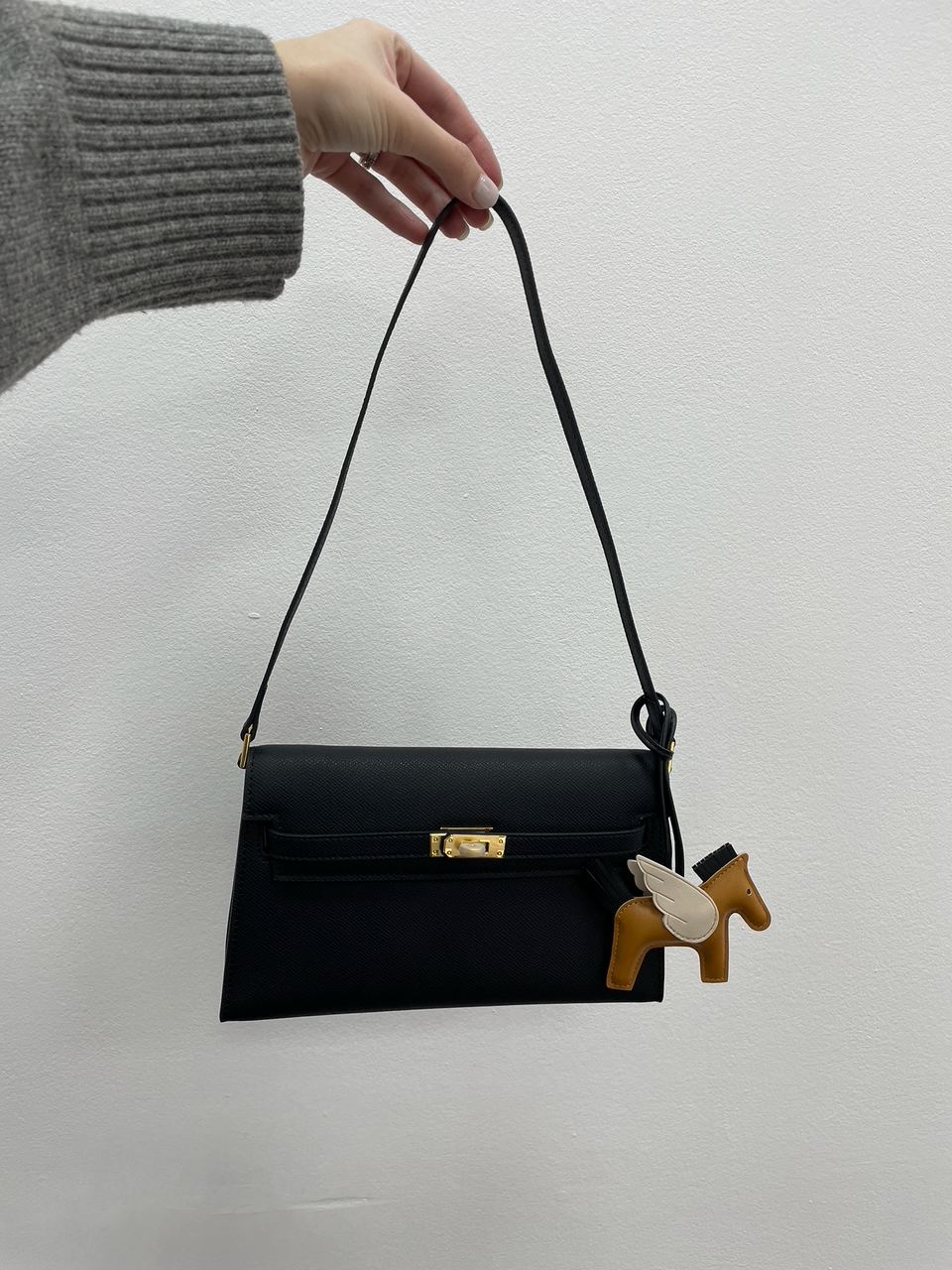 Hermes Kelly Pochette Black/Gold
