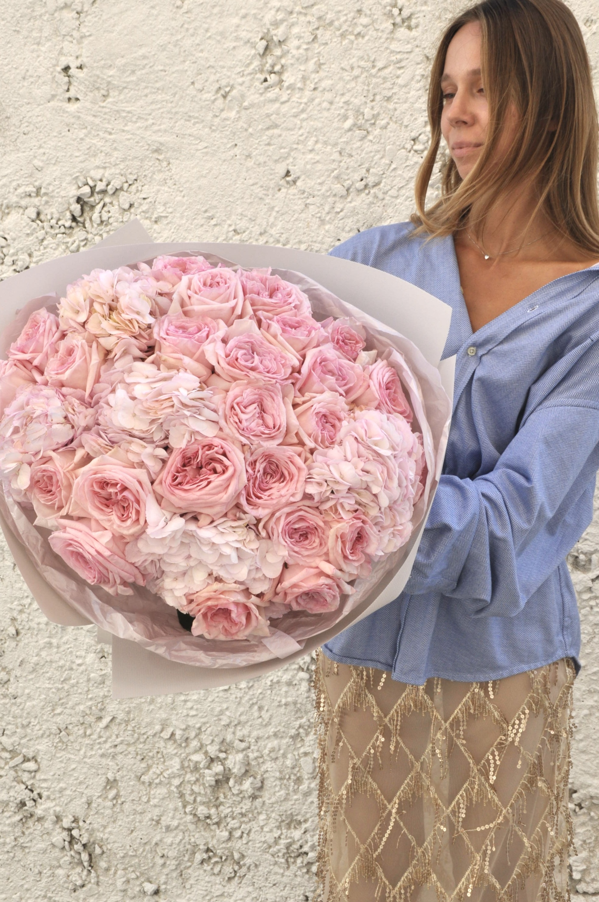 Ніжний букет з піоновидною трояндою