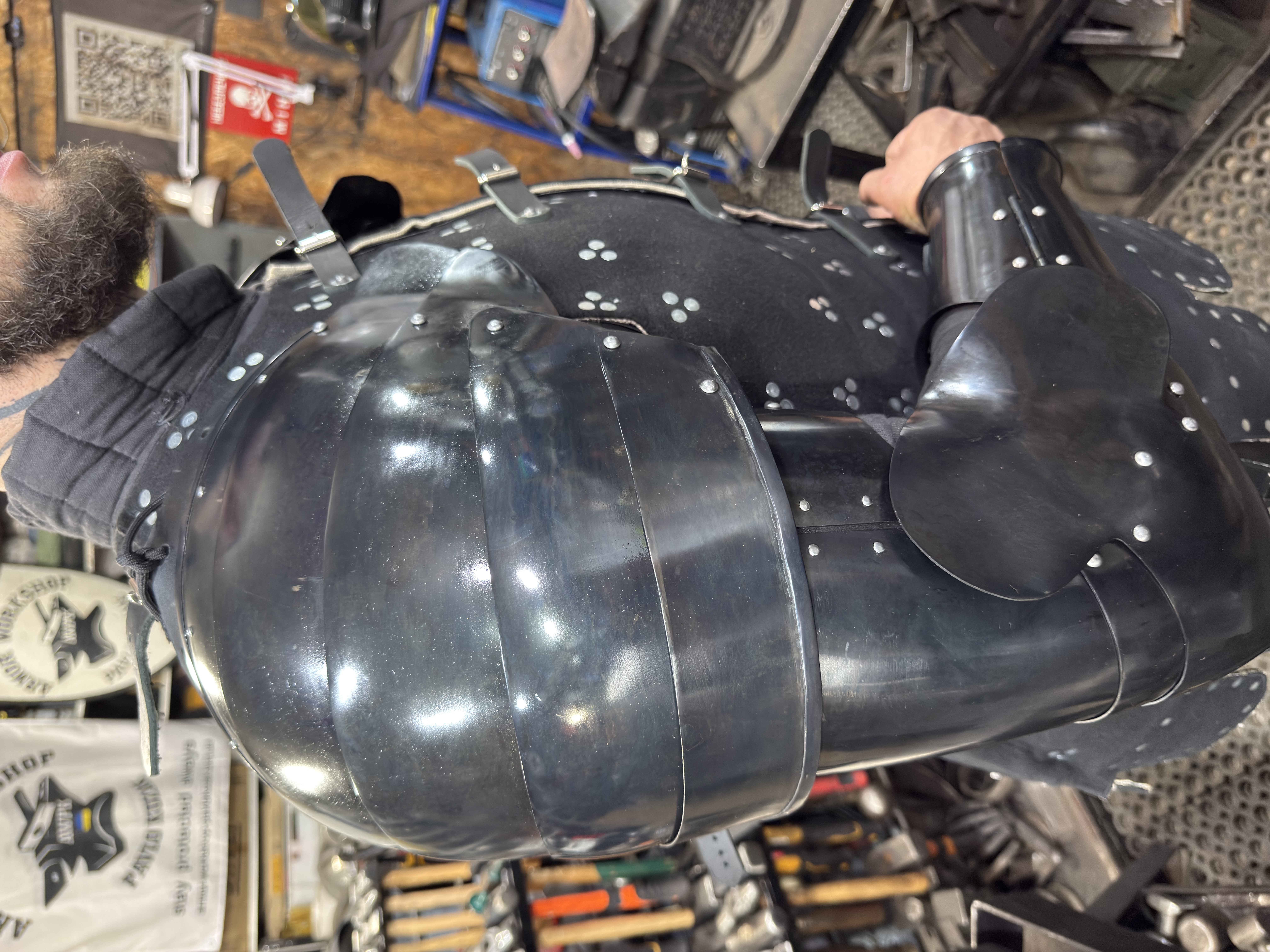 Armor shoulders “model one black”