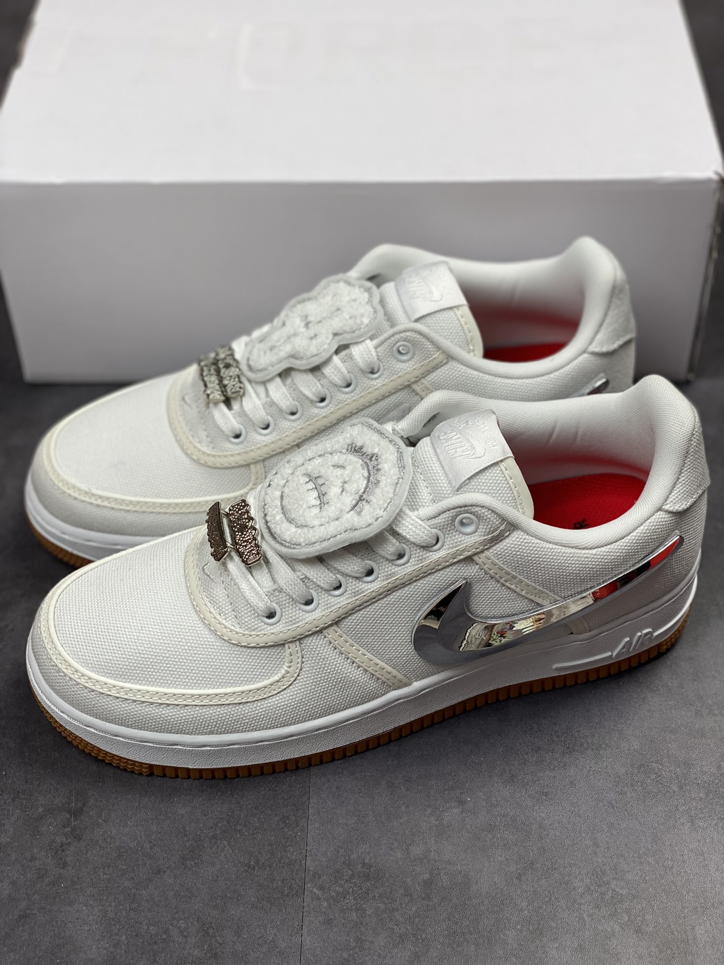 Travis Scott x Air Force 1 AQ4211-100