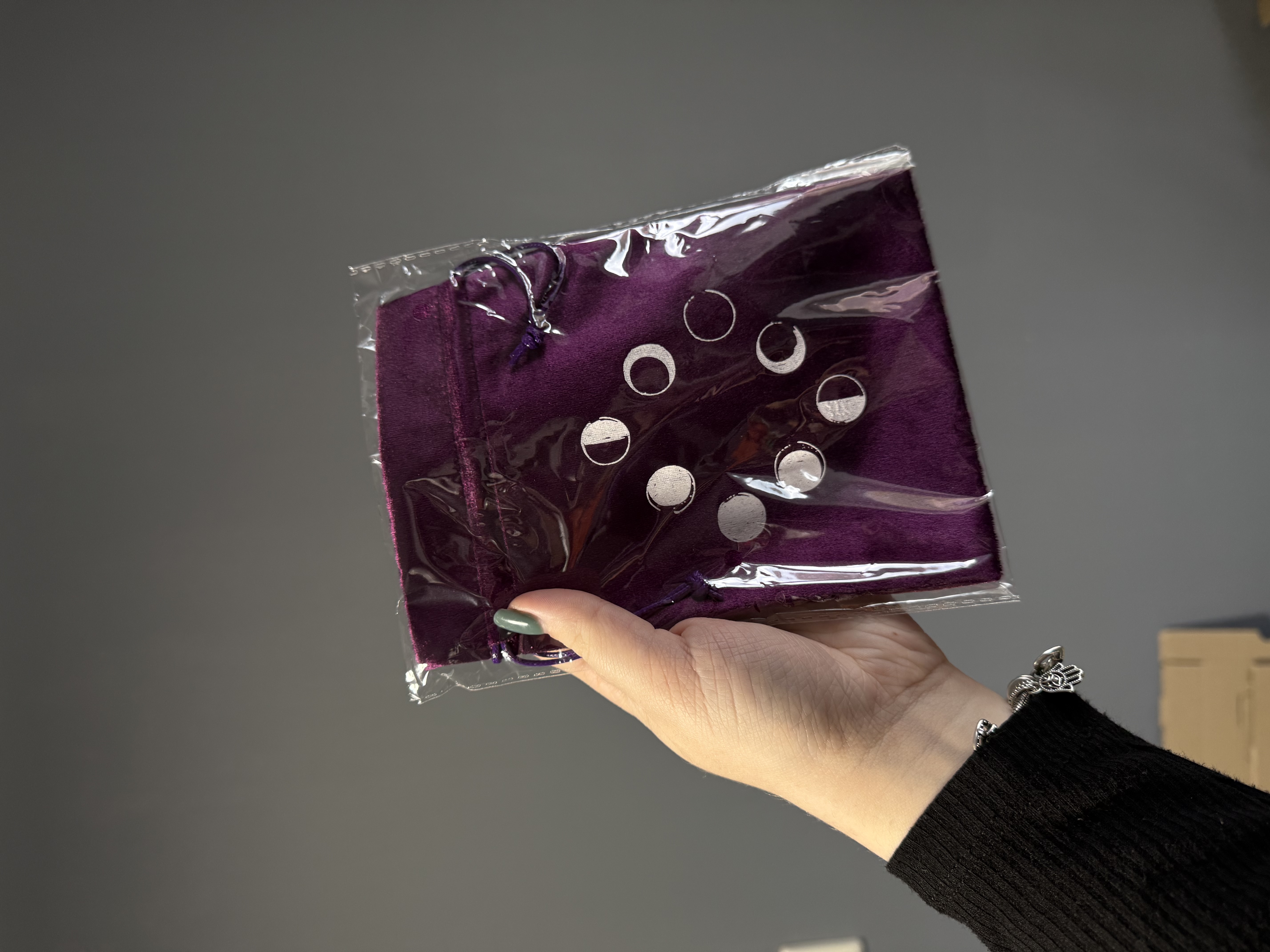 Оксамитовий мішечок «Фази місяця» бордовий/чорний