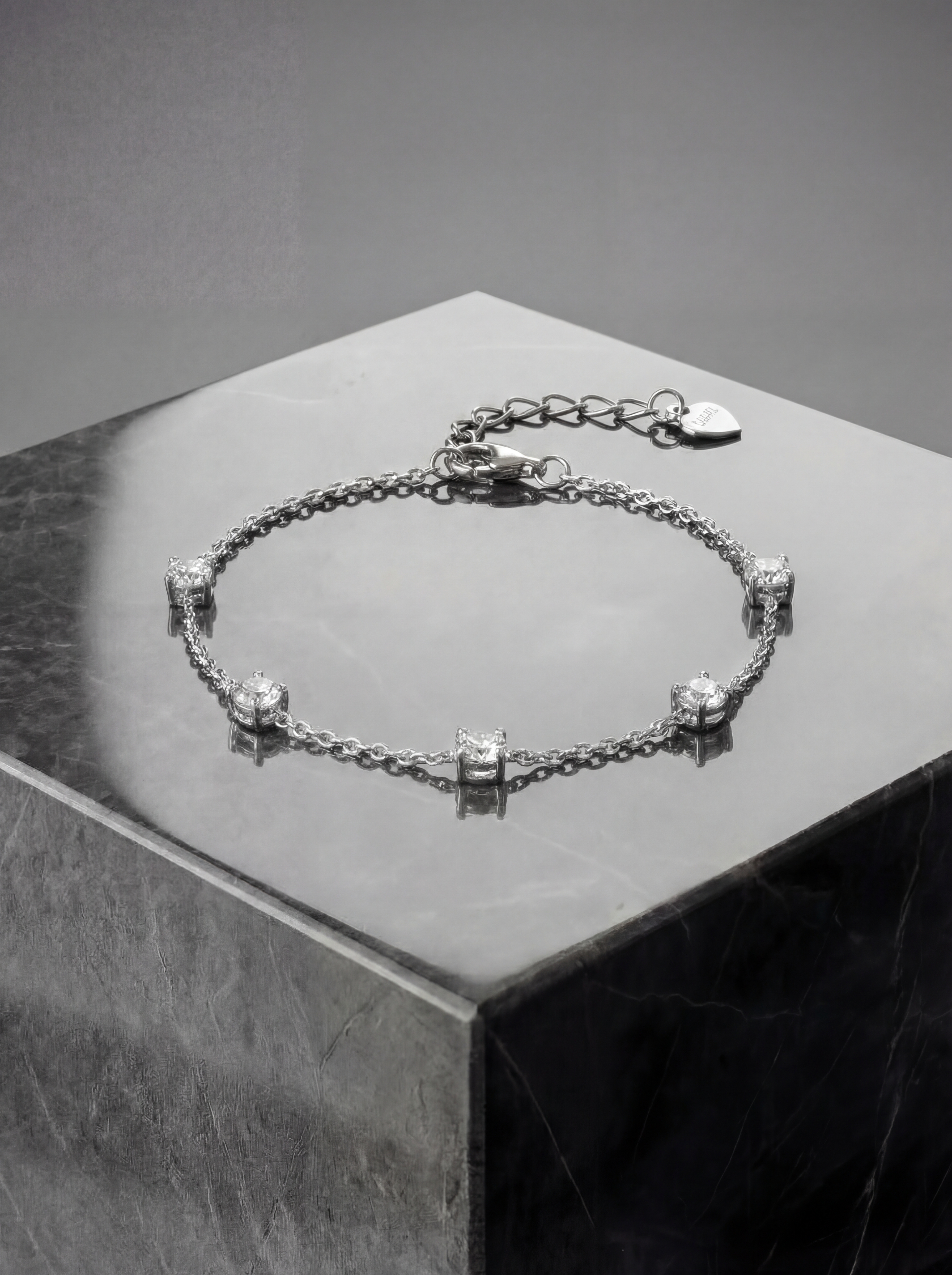 Браслет тоненький з фіанітами