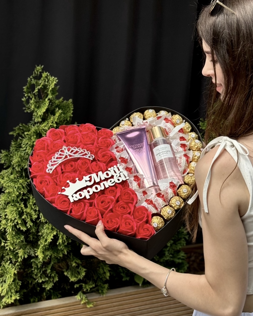 Червоне серце з VS діаметром 50 см