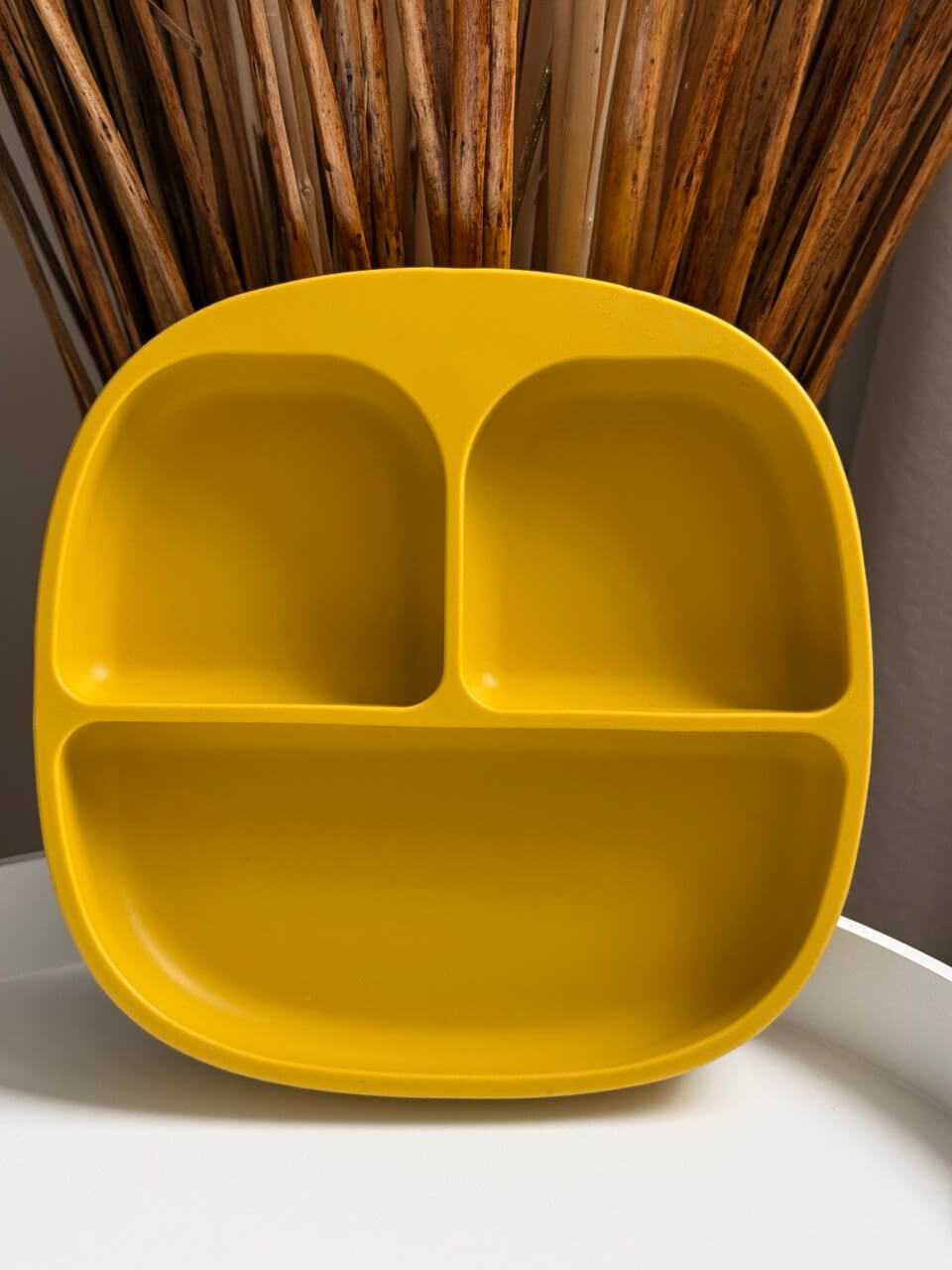 Секційна тарілка на 3 секції з присоскою, колір - гірчиця (Mustard)