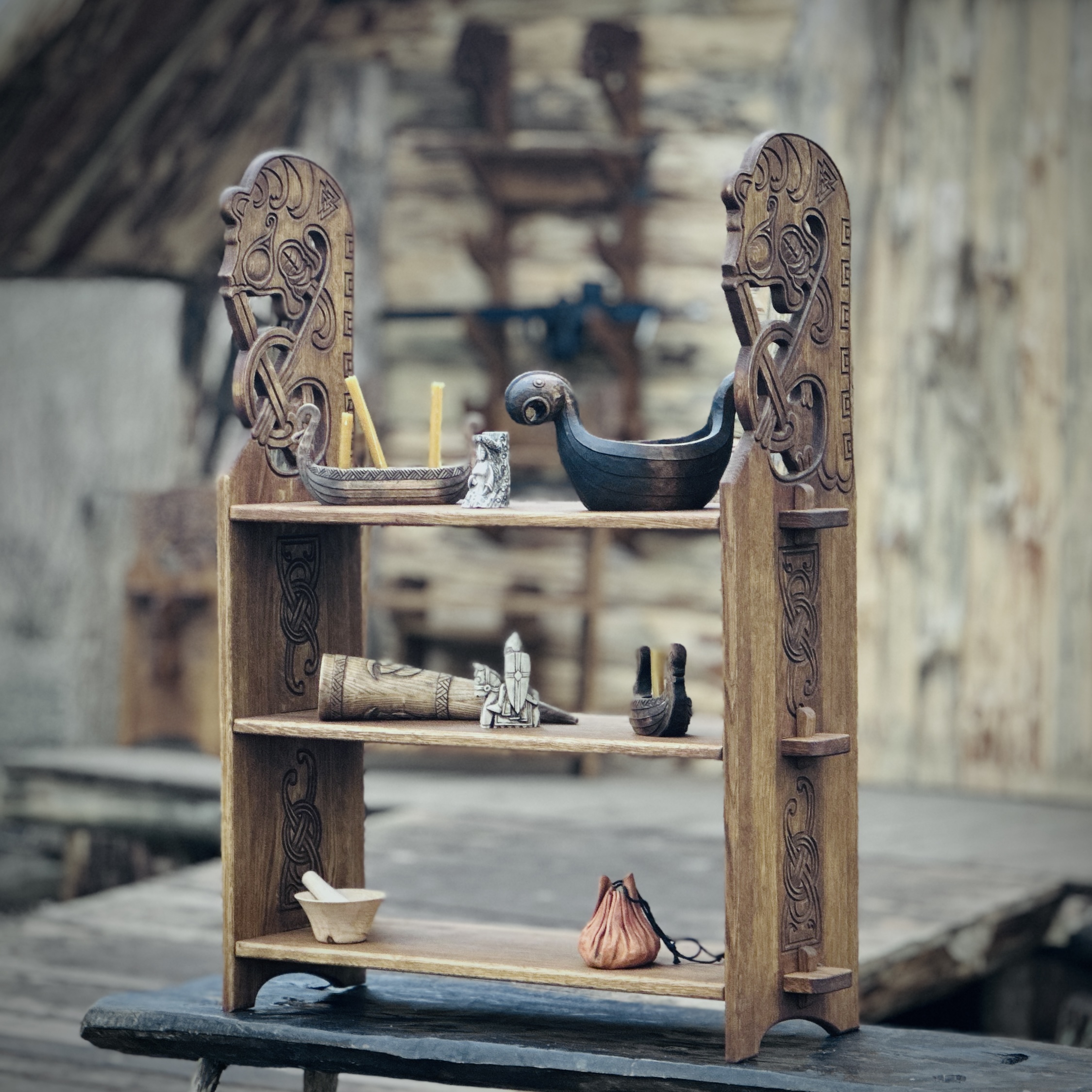 Стелаж великий дубовий серія Дракони