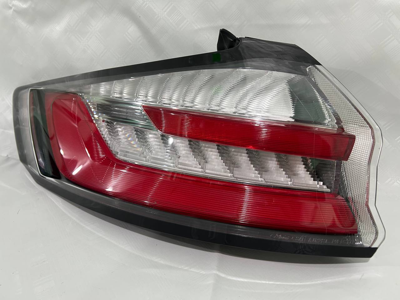 Ford Edge комплектація SEL б.у оригінал Ліва в крило 2018 - 2024 роки