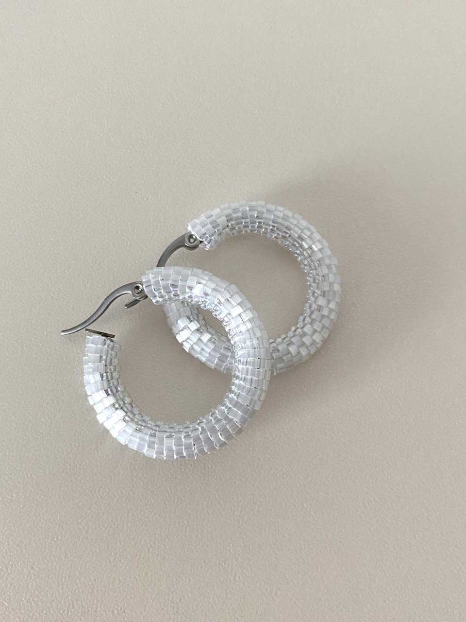 Сережки конго, white satin (27 мм)