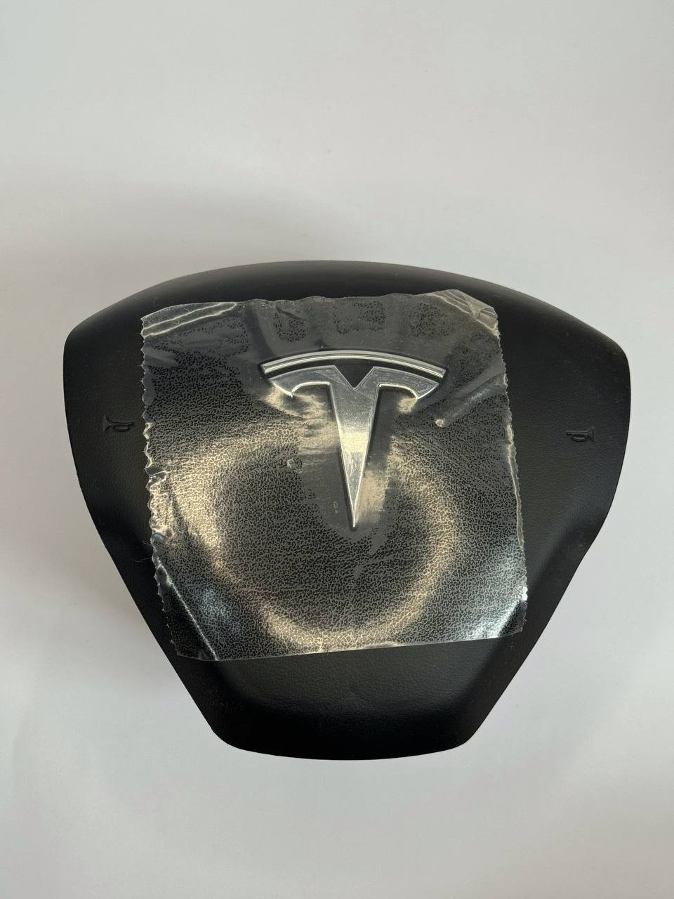 Подушка безпеки в кермо Tesla на M3/MY (глянець)