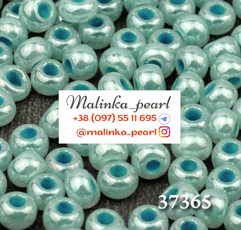 Бісер блакитний, непрозорий, алебастровий, глянцевий