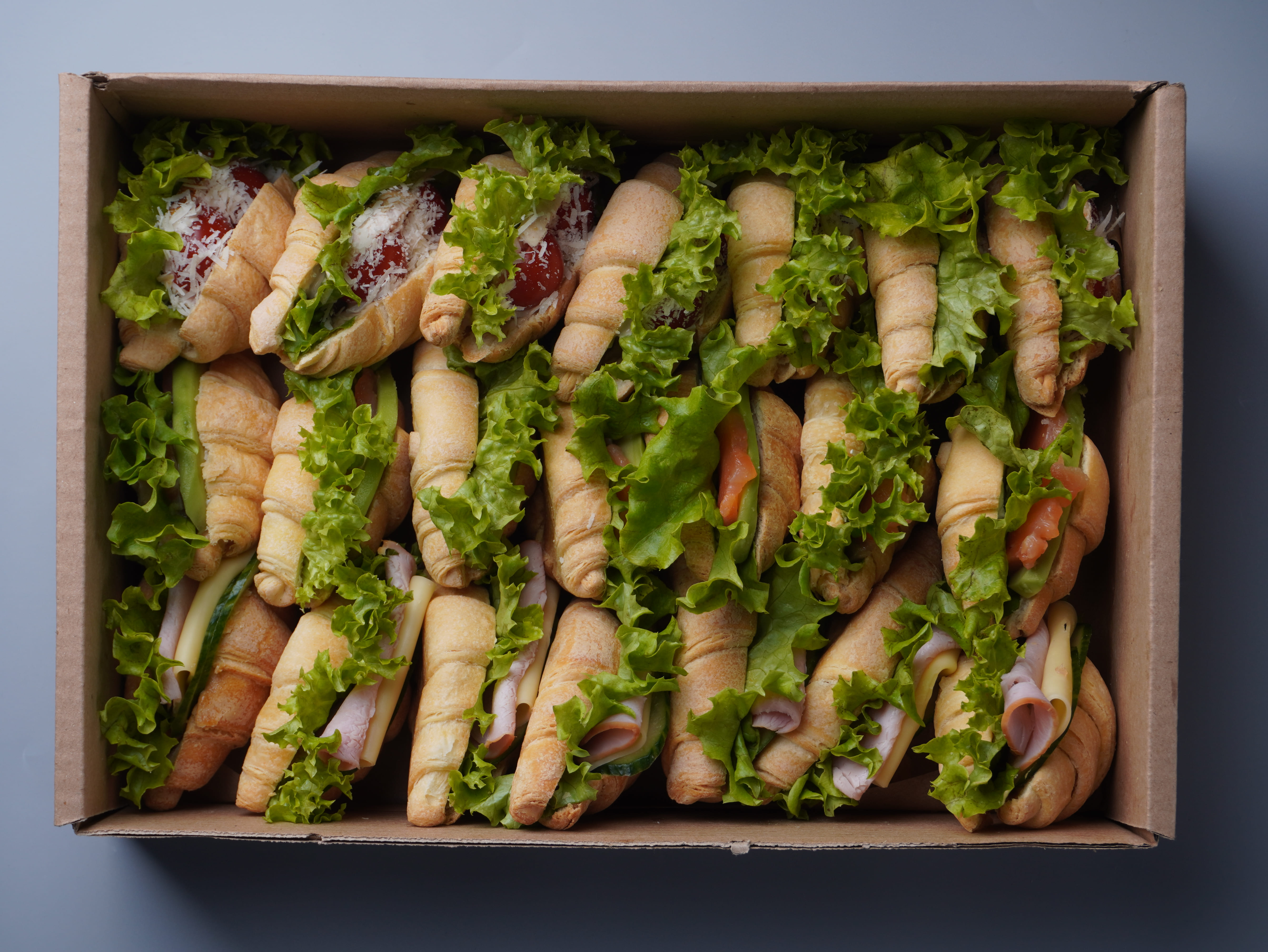 Бокс з круасанами "3 смаки" (21шт. - 1260 грам)