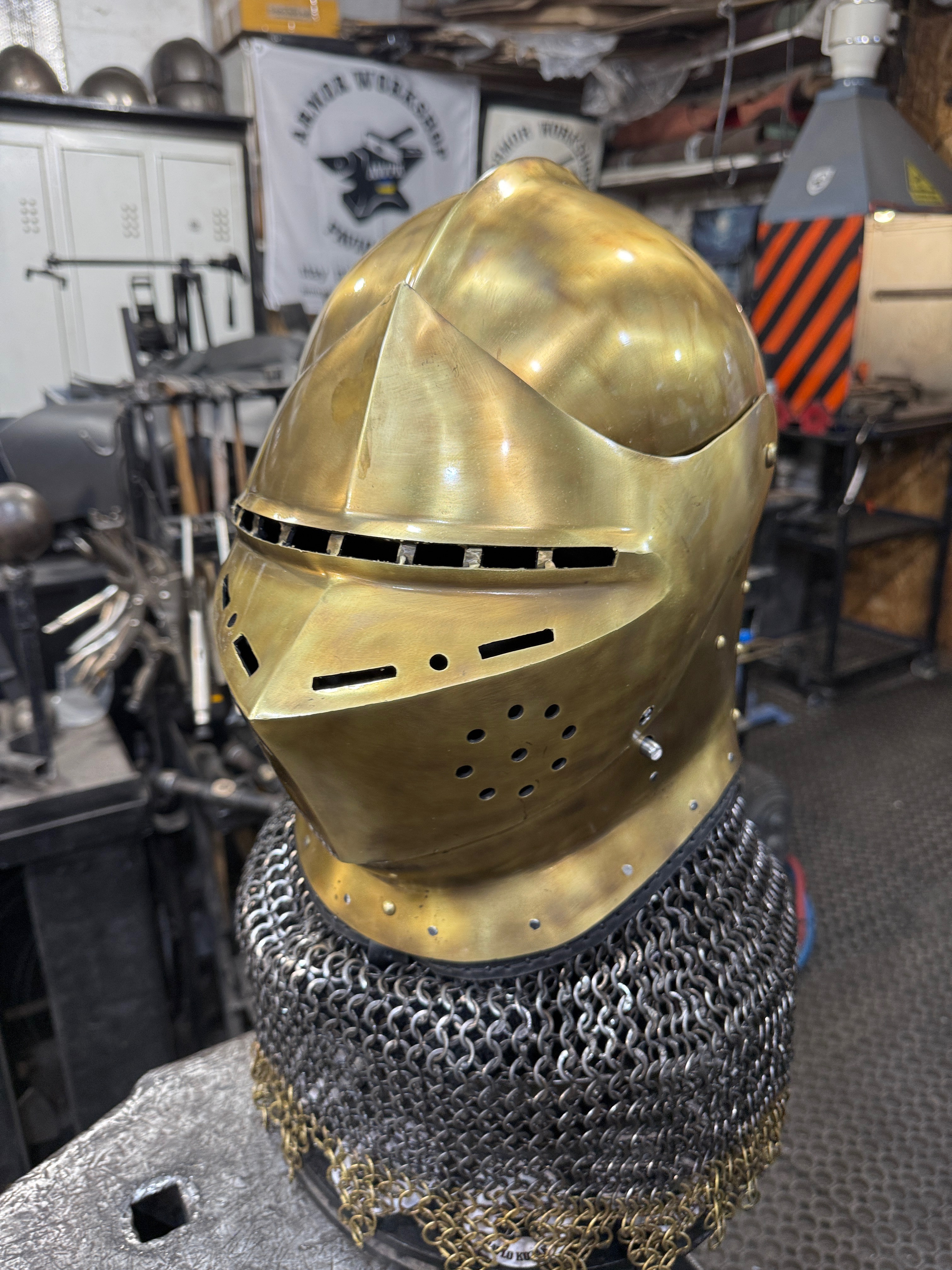 Armet helnet “gold collection”