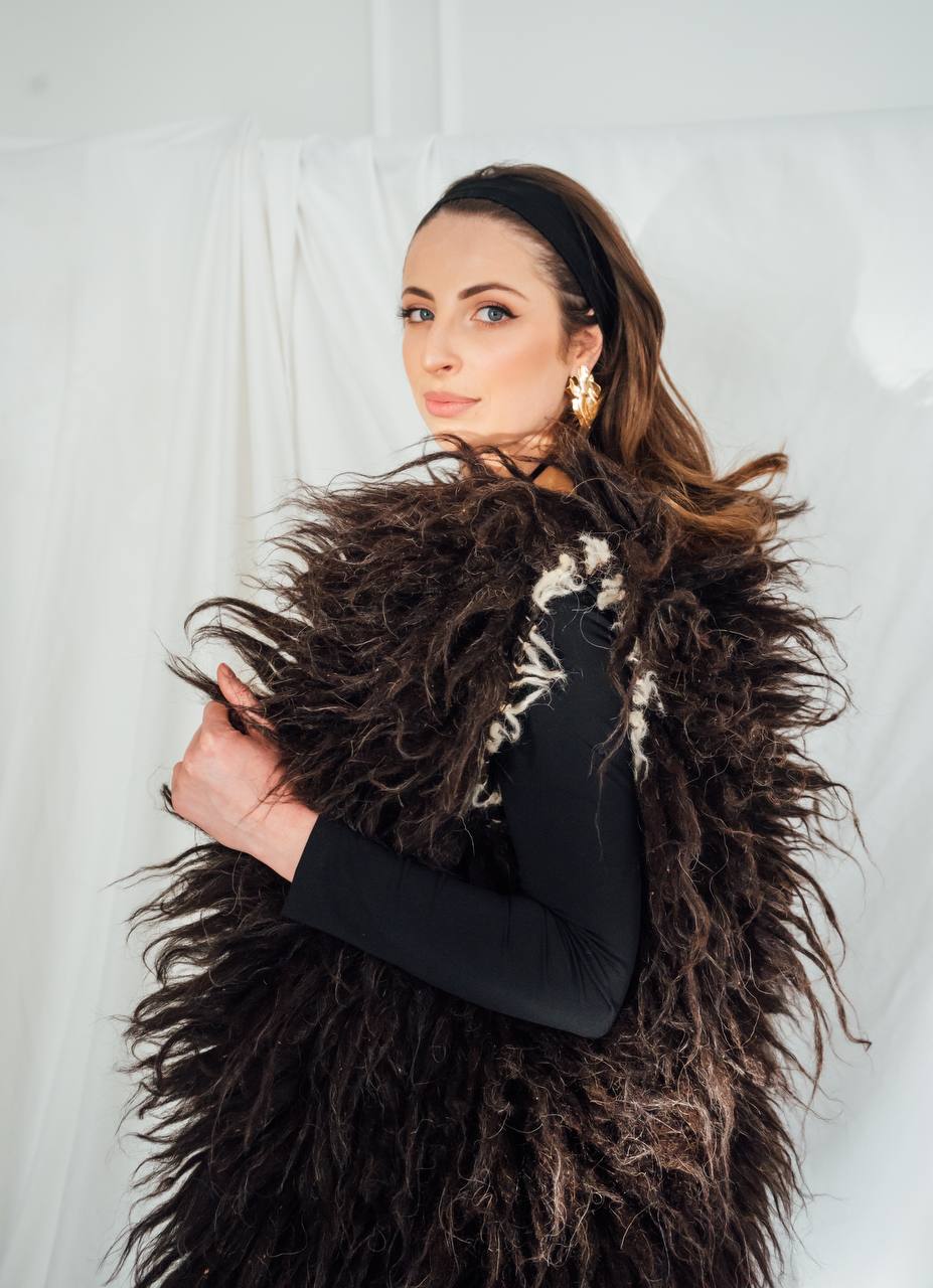 Ґуня безрукавка з тонкої пряжі не фарбована