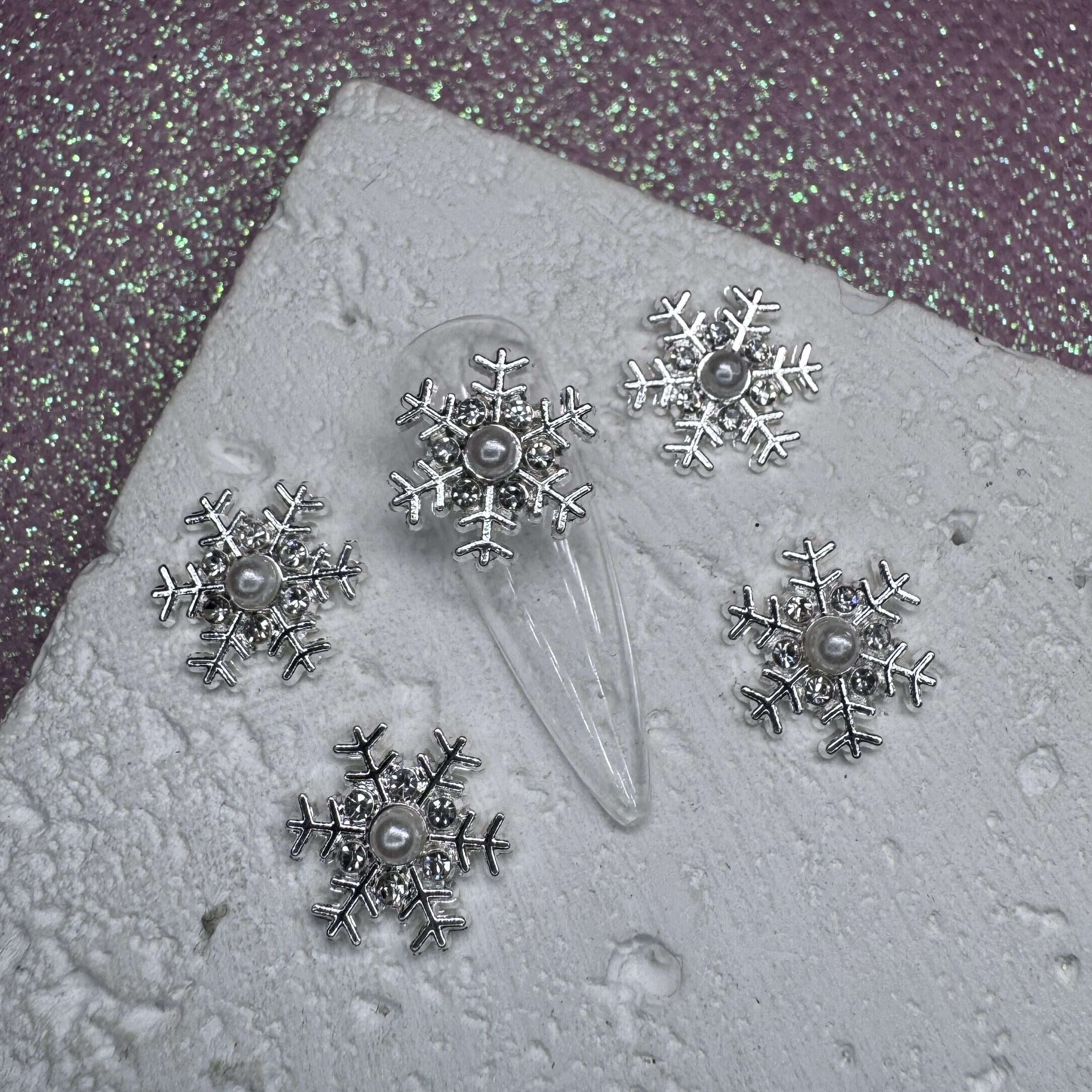 Фігурка для нігтів "Сніжинка з перлинкою"