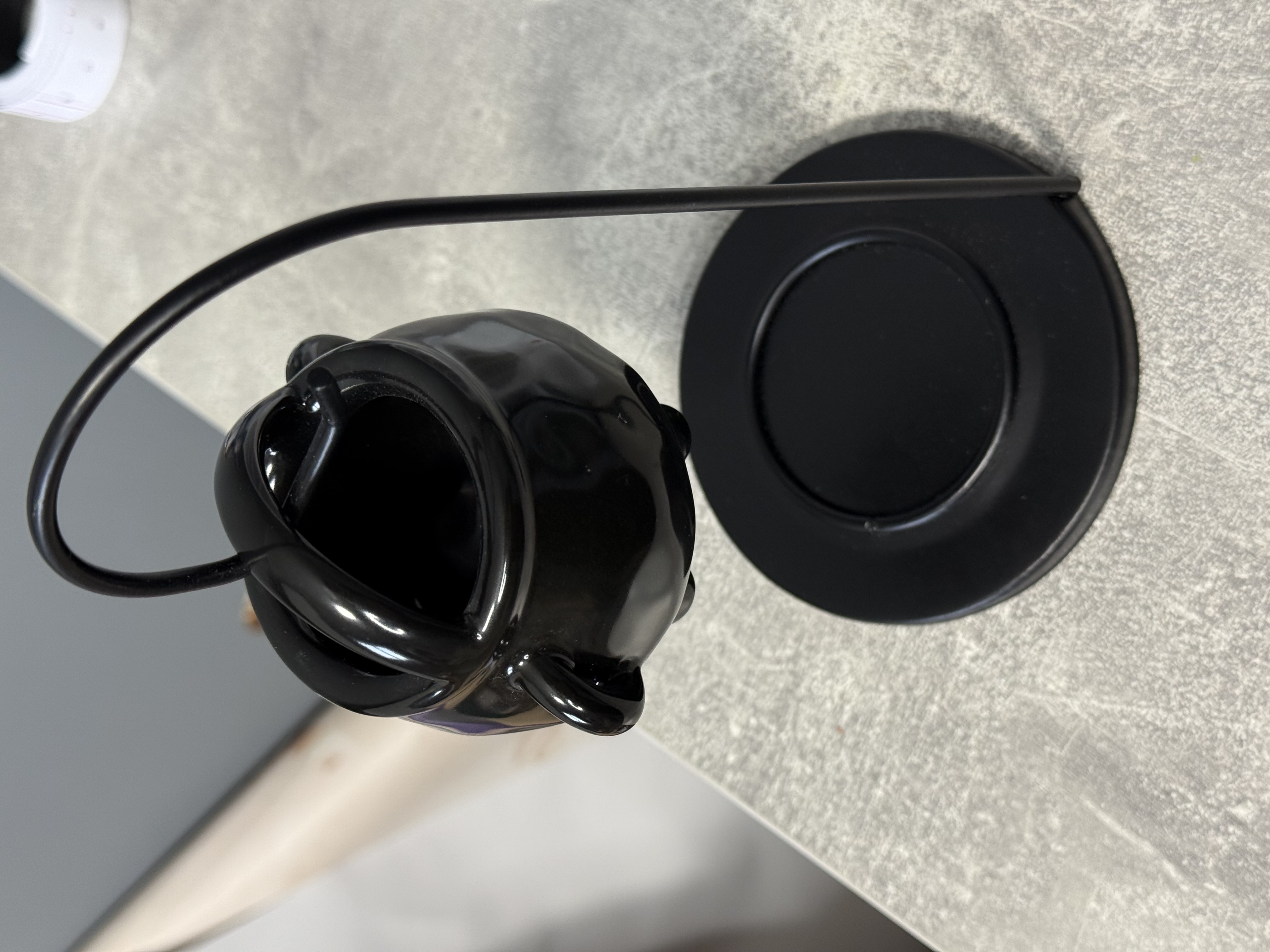 Аромалампа-казанчик чорна на підставці