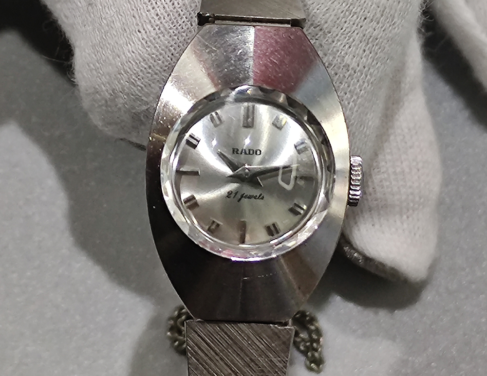 Rado "21 Jewels" women's mechanical wristwatch. Made in Switzerland.