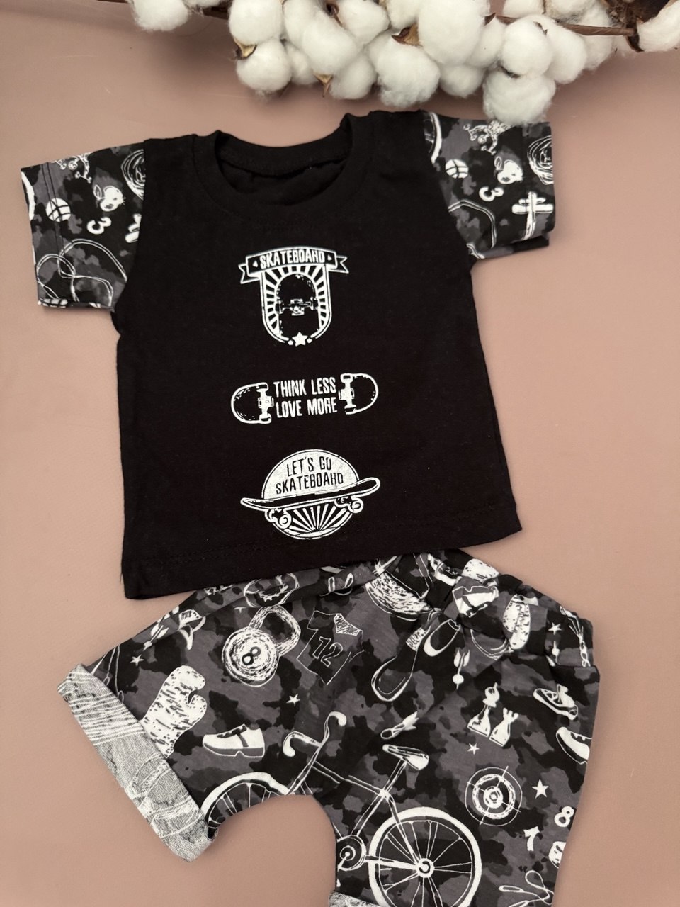 Комплект для новонародженого хлопчика футболка та шорти 56/62 чорний — літній одяг для немовляти