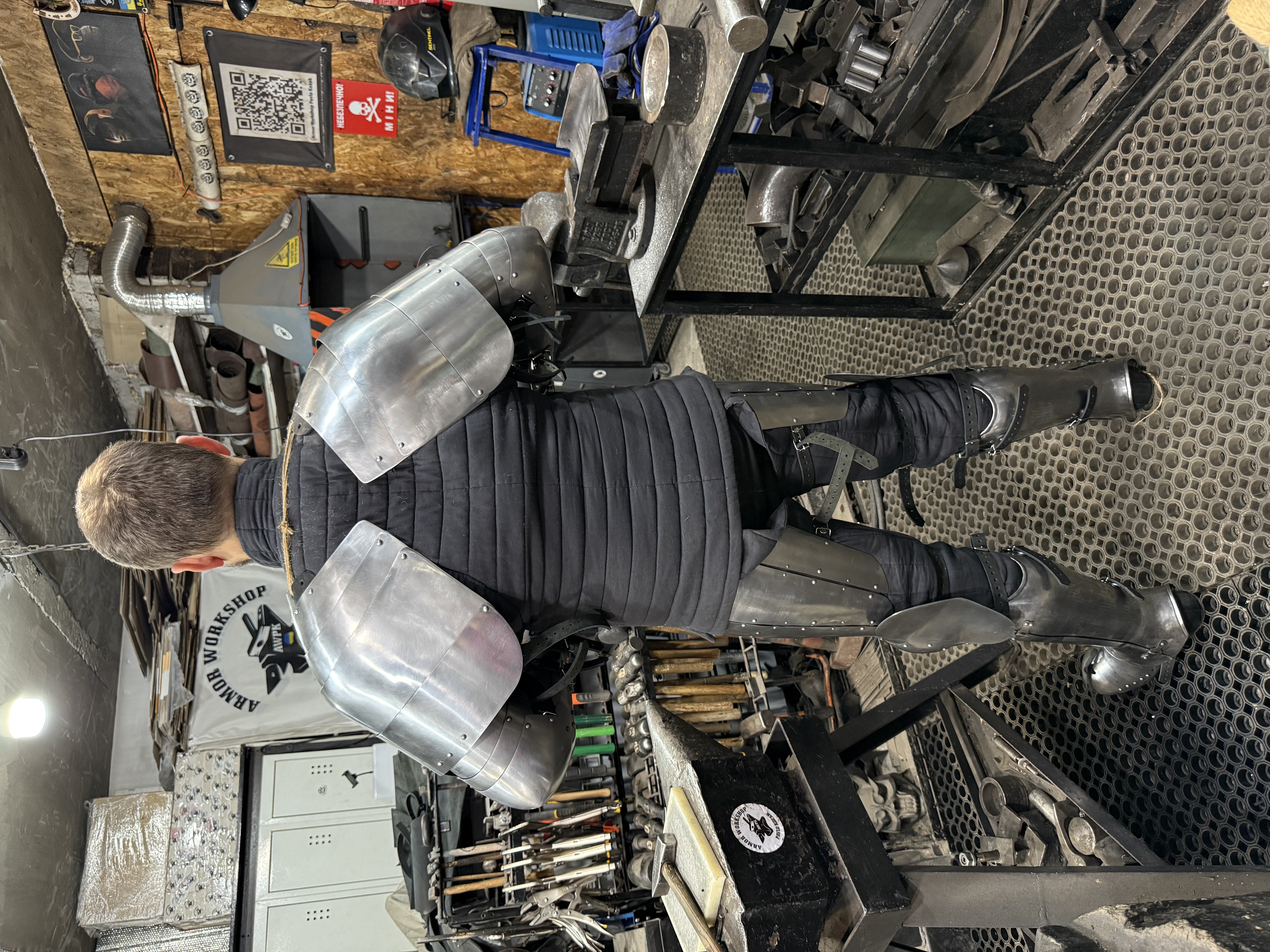 Armor shoulders model 3 « wide back»