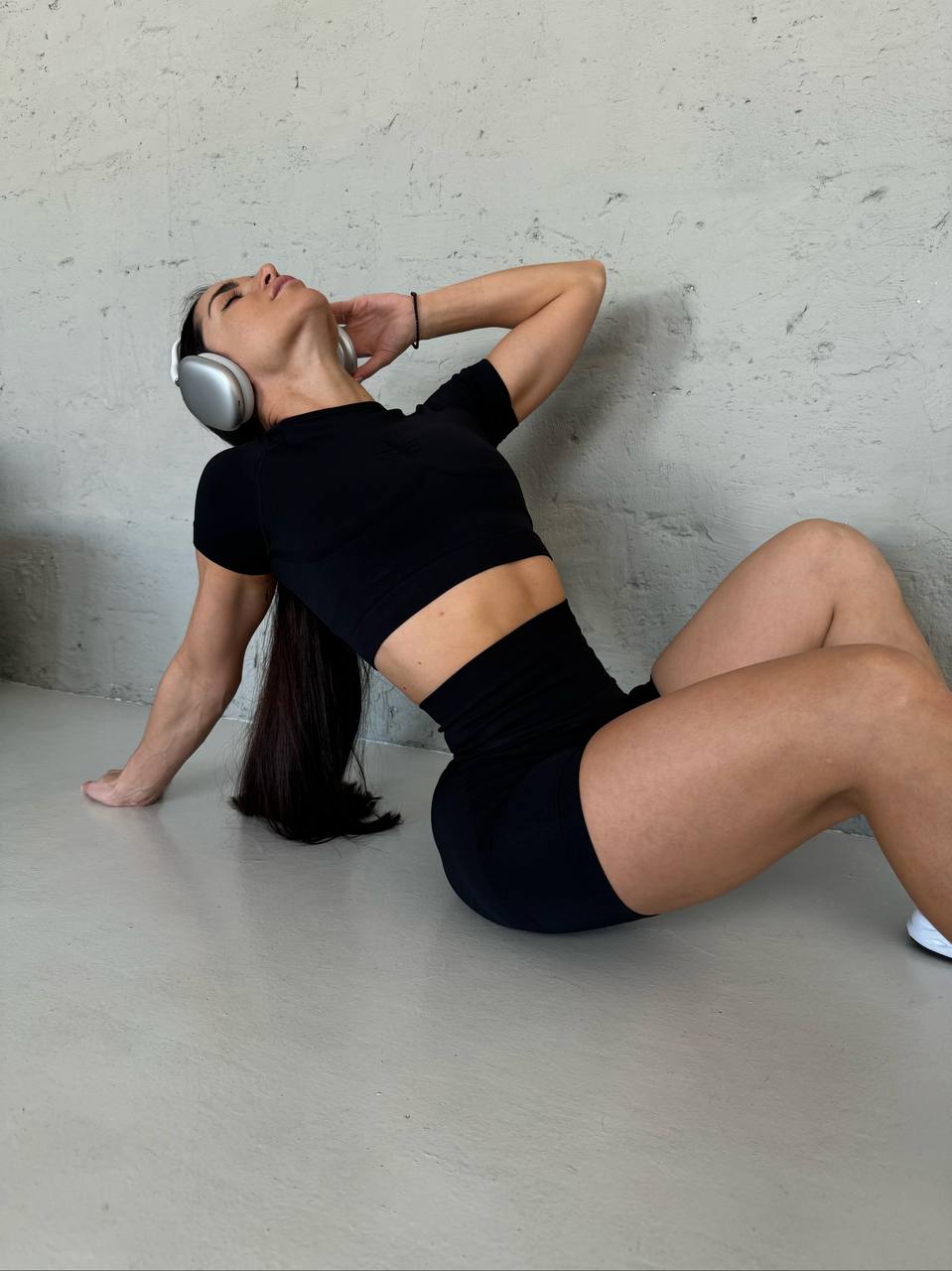 Комплект кроп топ та вело із Пуш ап Верона в чорному кольорі