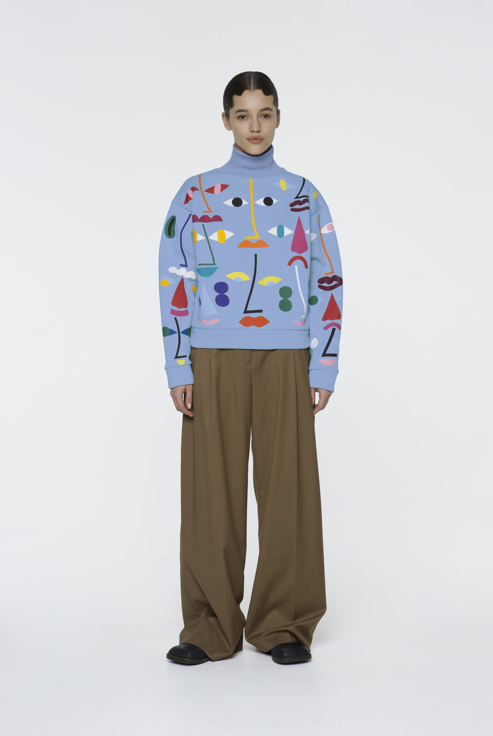 TURTLENECK SWEATSHIRT