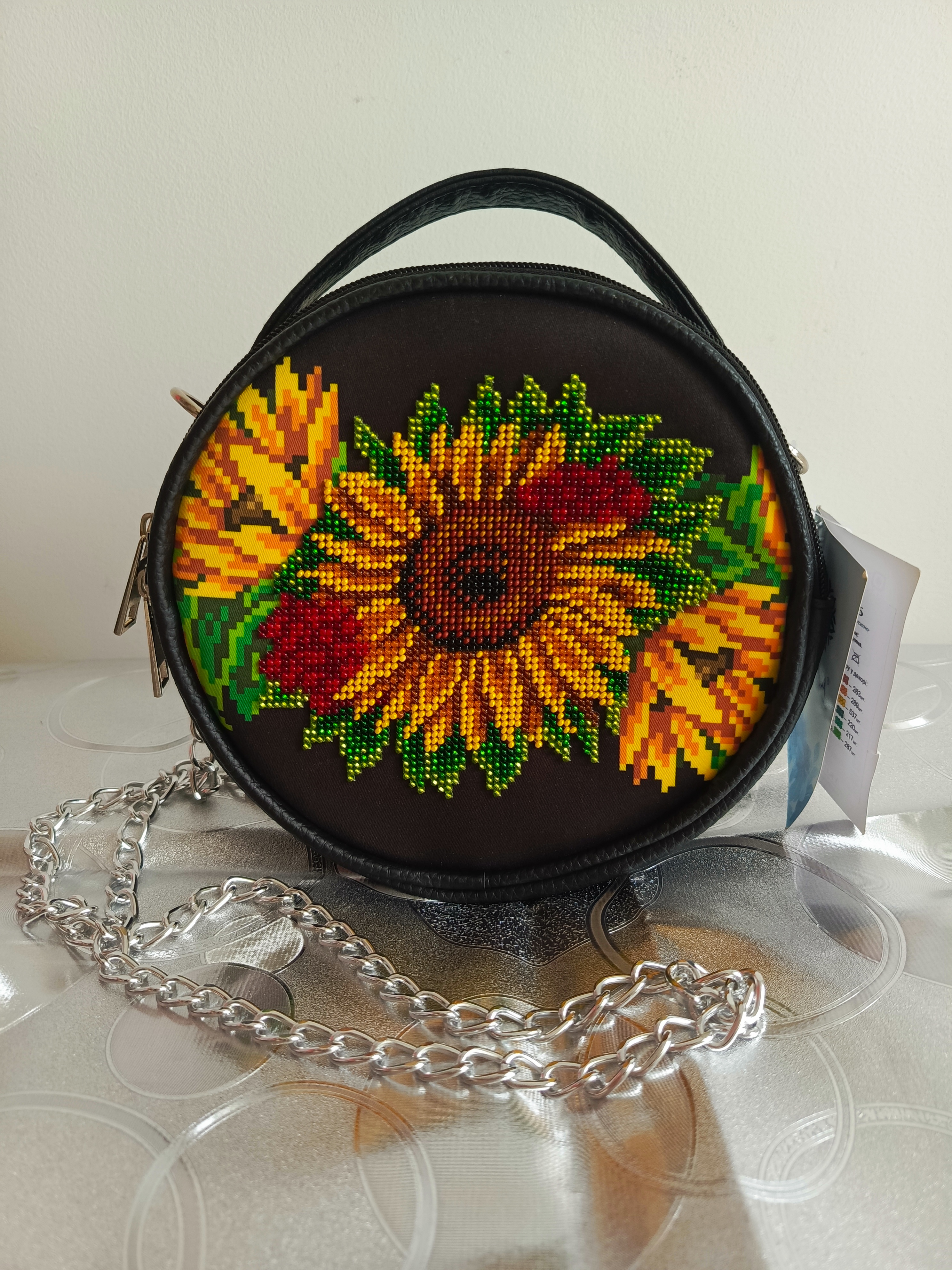 Сумка кругла, оздоблена бісером