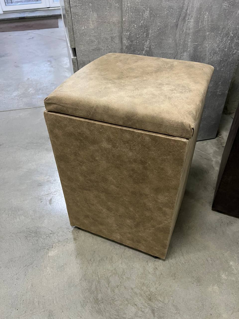 Пуф відкривний