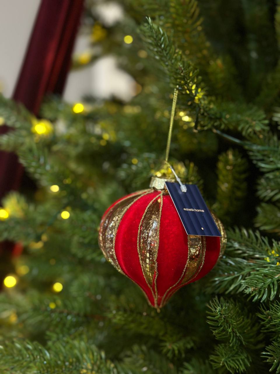 Ялинкова прикраса рельєфної форми "Червоний оксамит" 10 см, колір - червоний з платиною