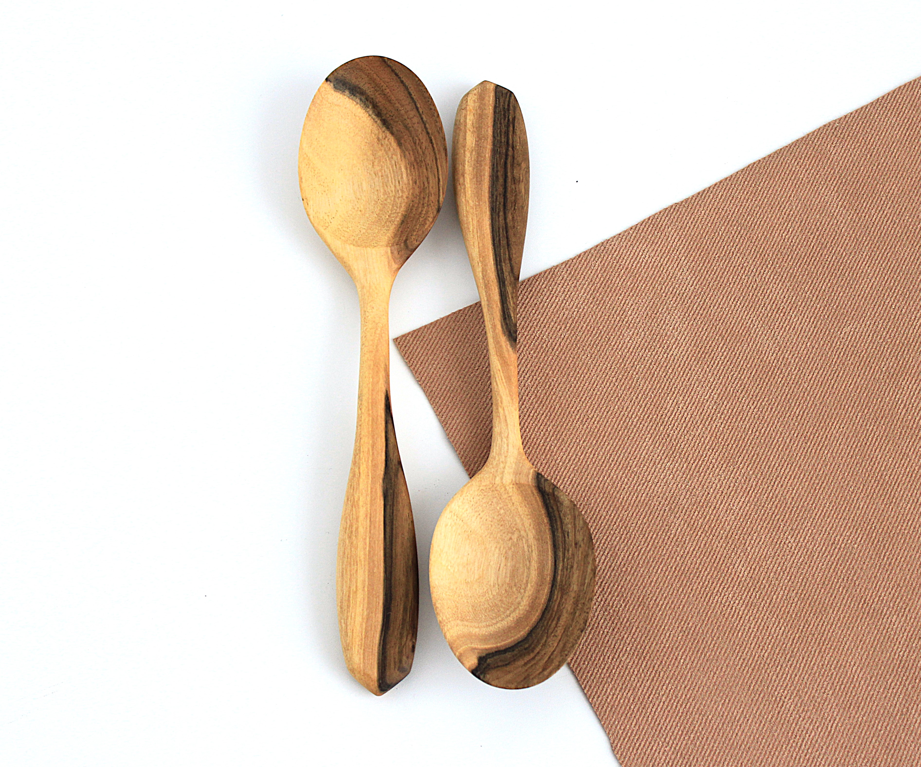 Столова ложка з горіха ручної роботи