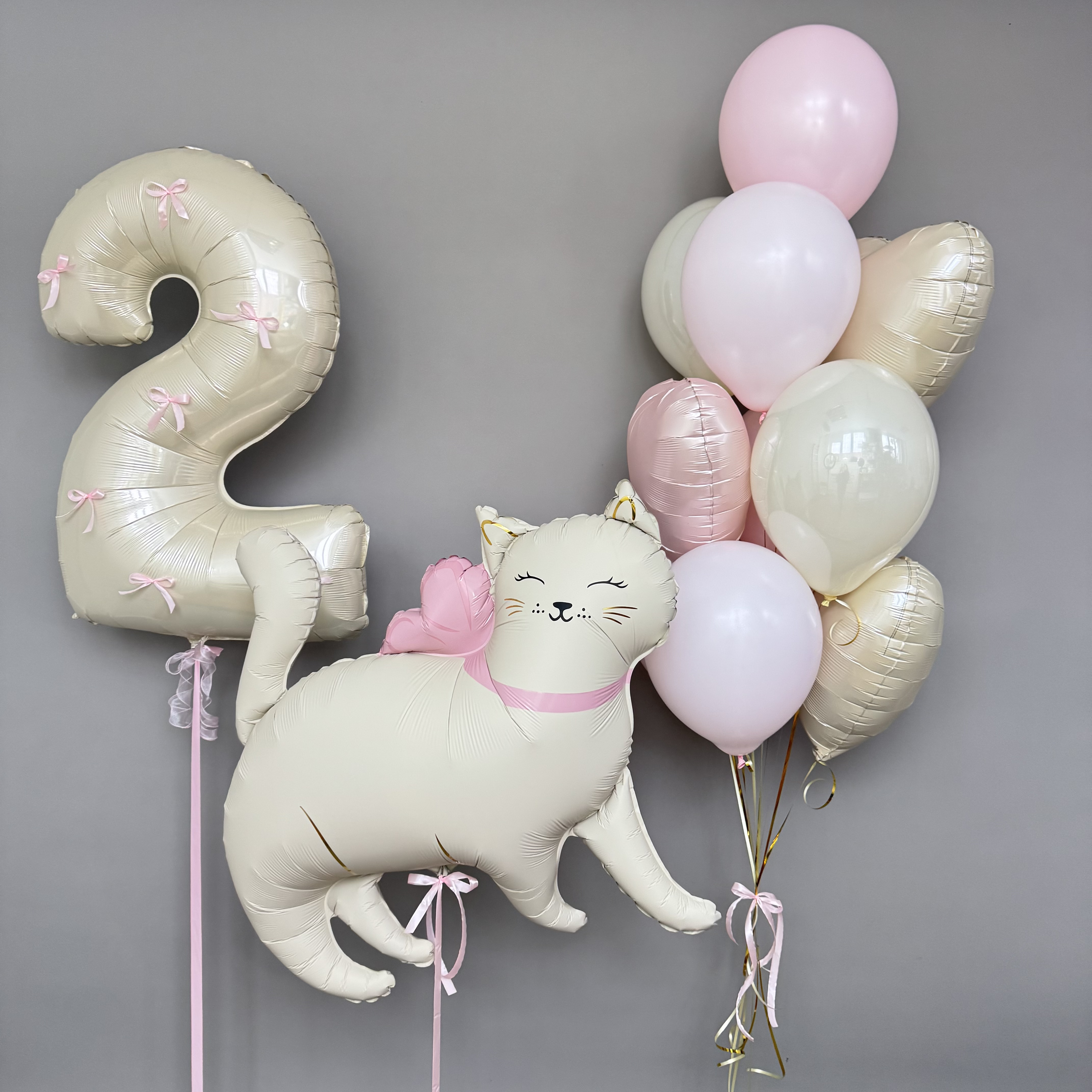 Подарунковий набір кульок «Ніжний котик» — велика цифра з бантами, фігура котика та фонтан Double Stuff