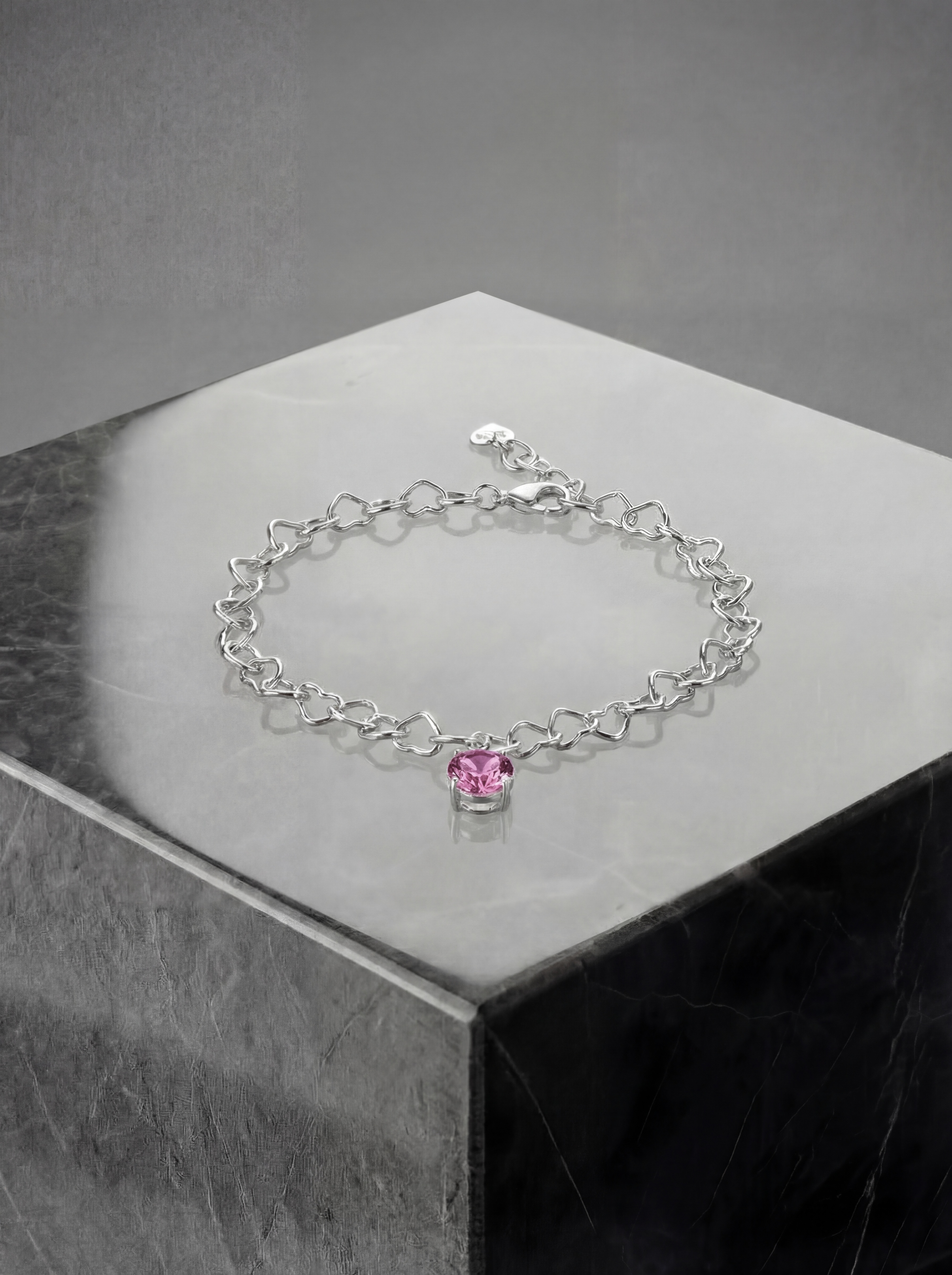 Браслет серденьки з овальним рожевим фіанітом