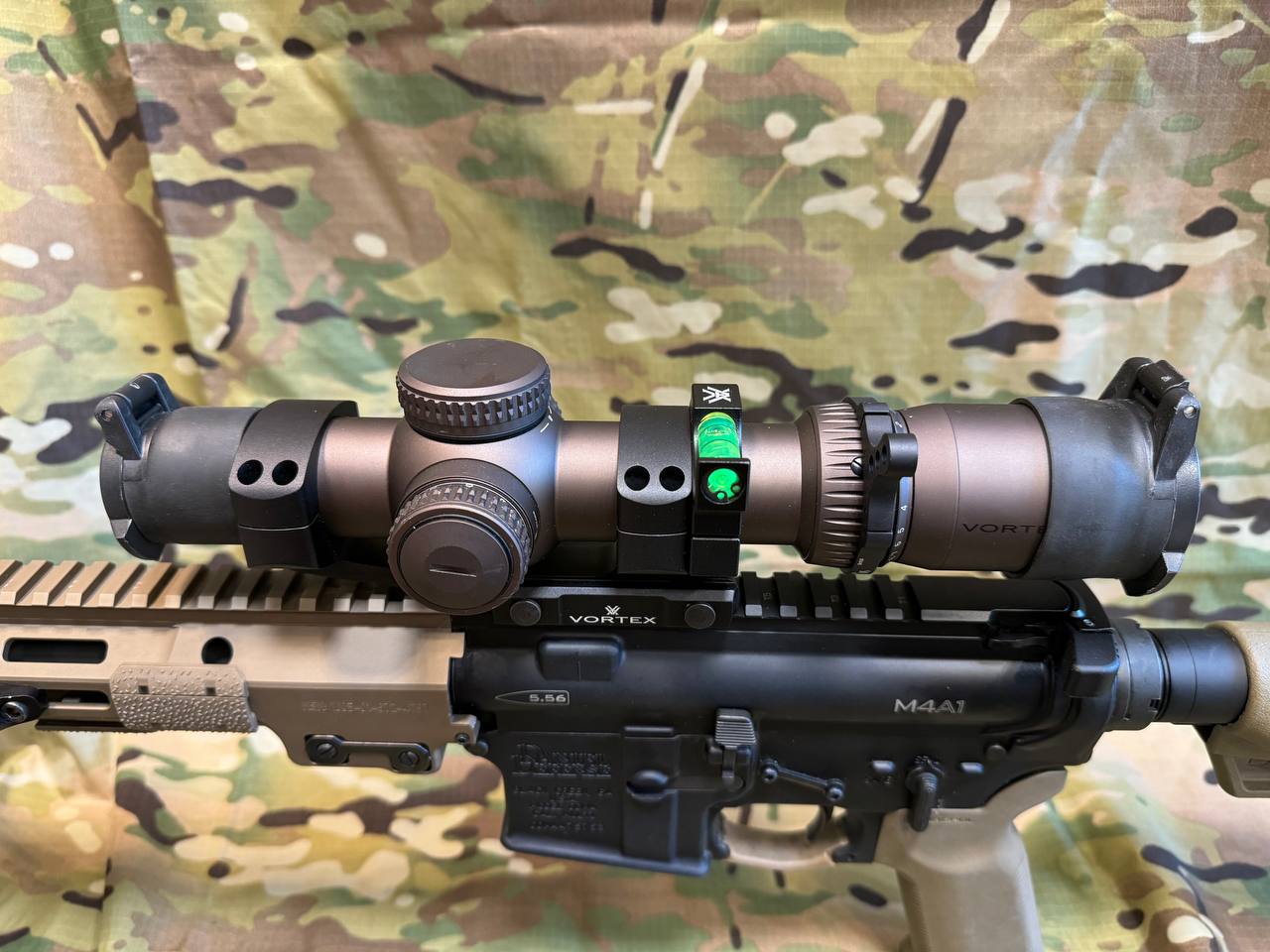 Оригінальний оптичний приціл "Vortex Razor HD Gen III 1-10X24 FFP EBR-9 (MRAD)" із комплектом аксесуарів.