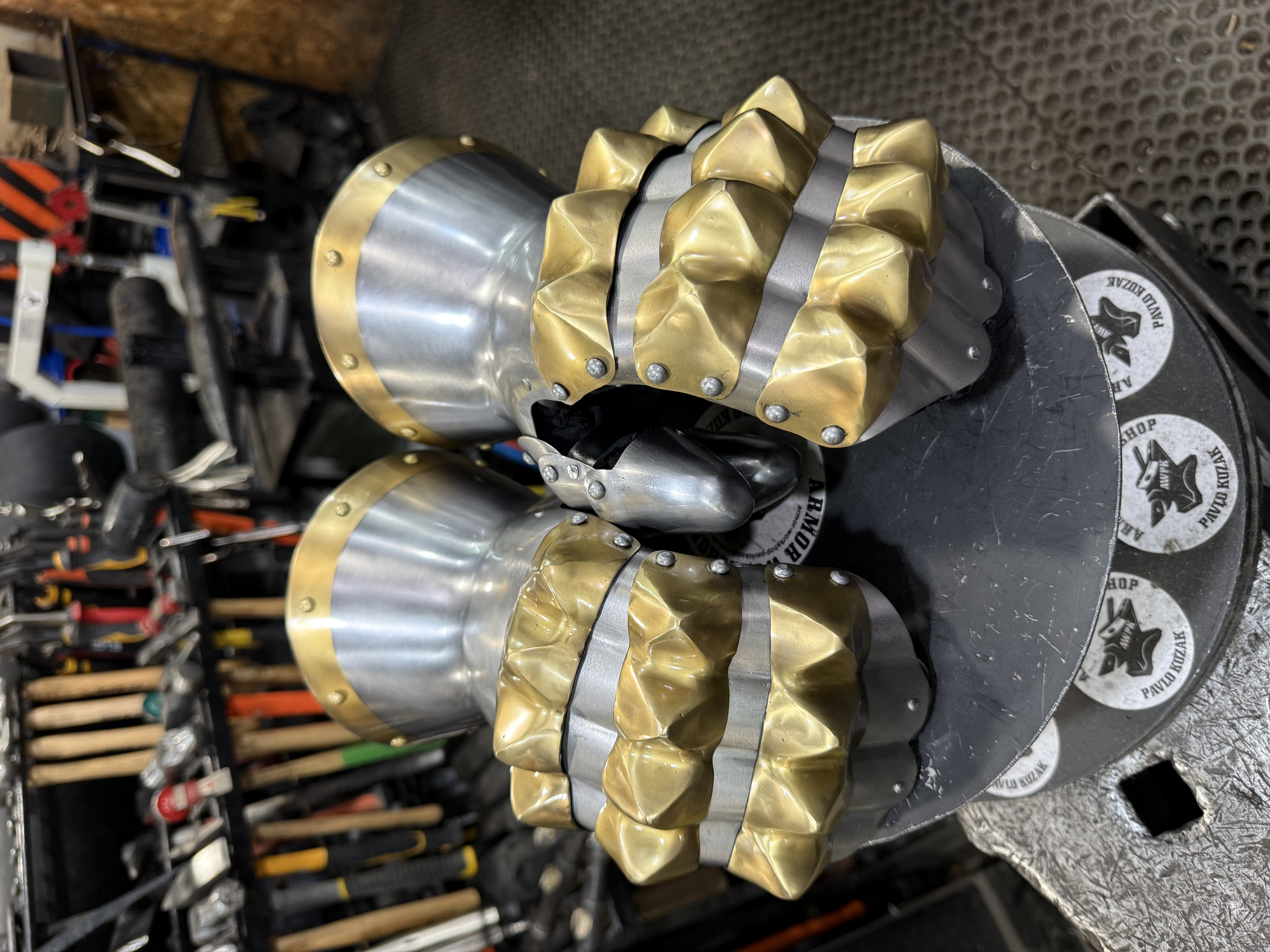 Armor mittens brass  style "titanium mix”