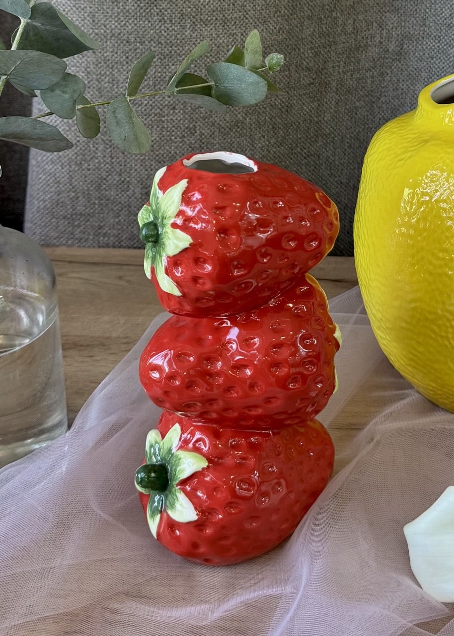 Ваза керамічна Strawberry
