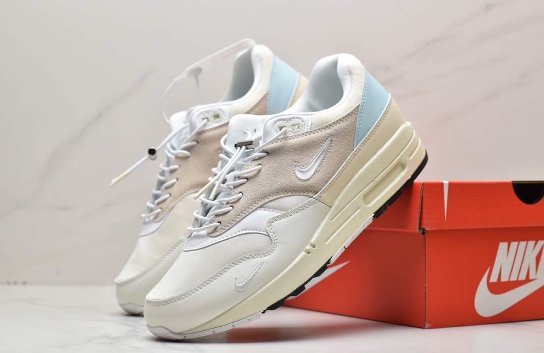 Travis Scoot x Nike Air Max 1 DO9392-900